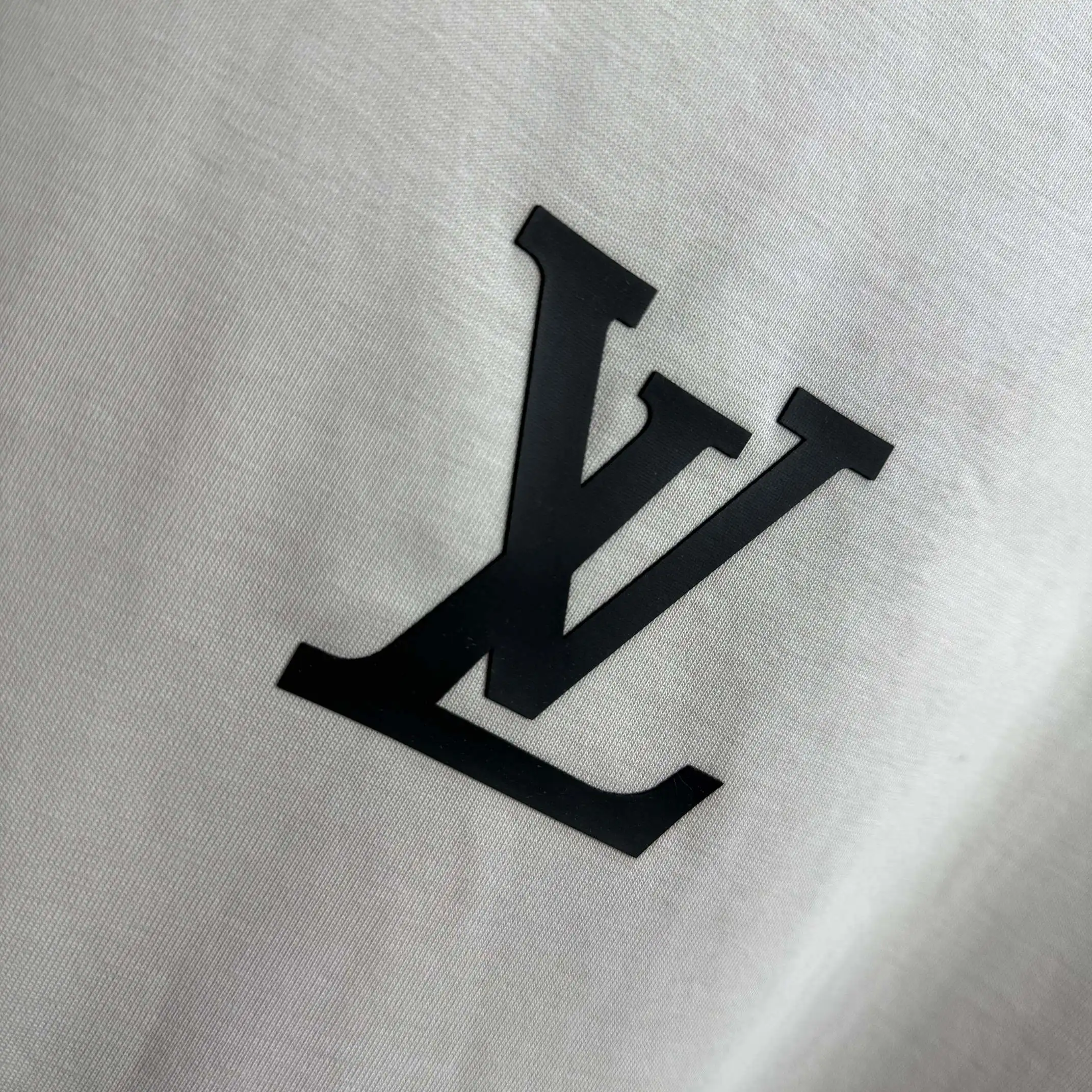 LV Logo Silicone Print Cotton T-Shirt D14015130 — view 5