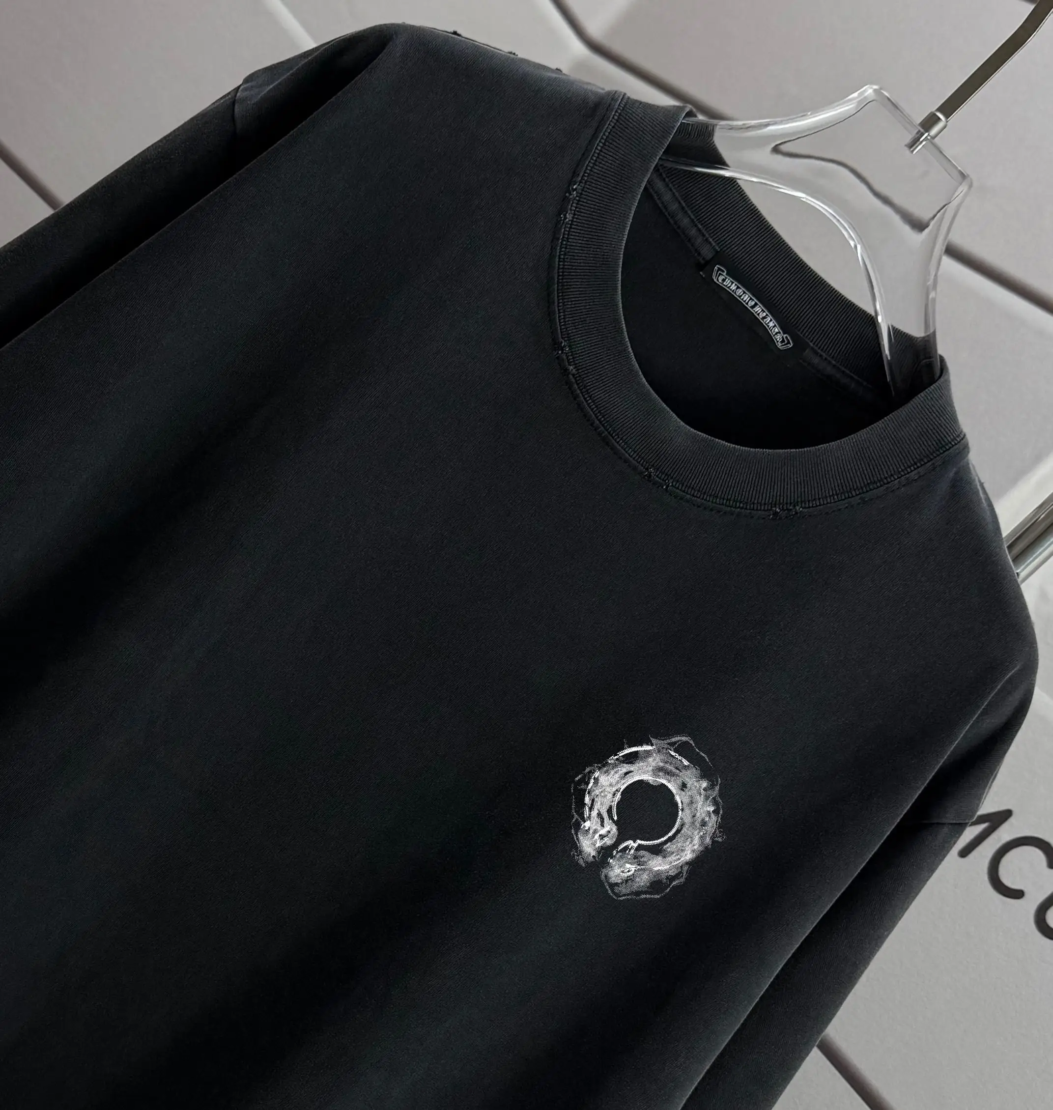 Washed Distressed Graphic T-Shirt D14015195 — view 3