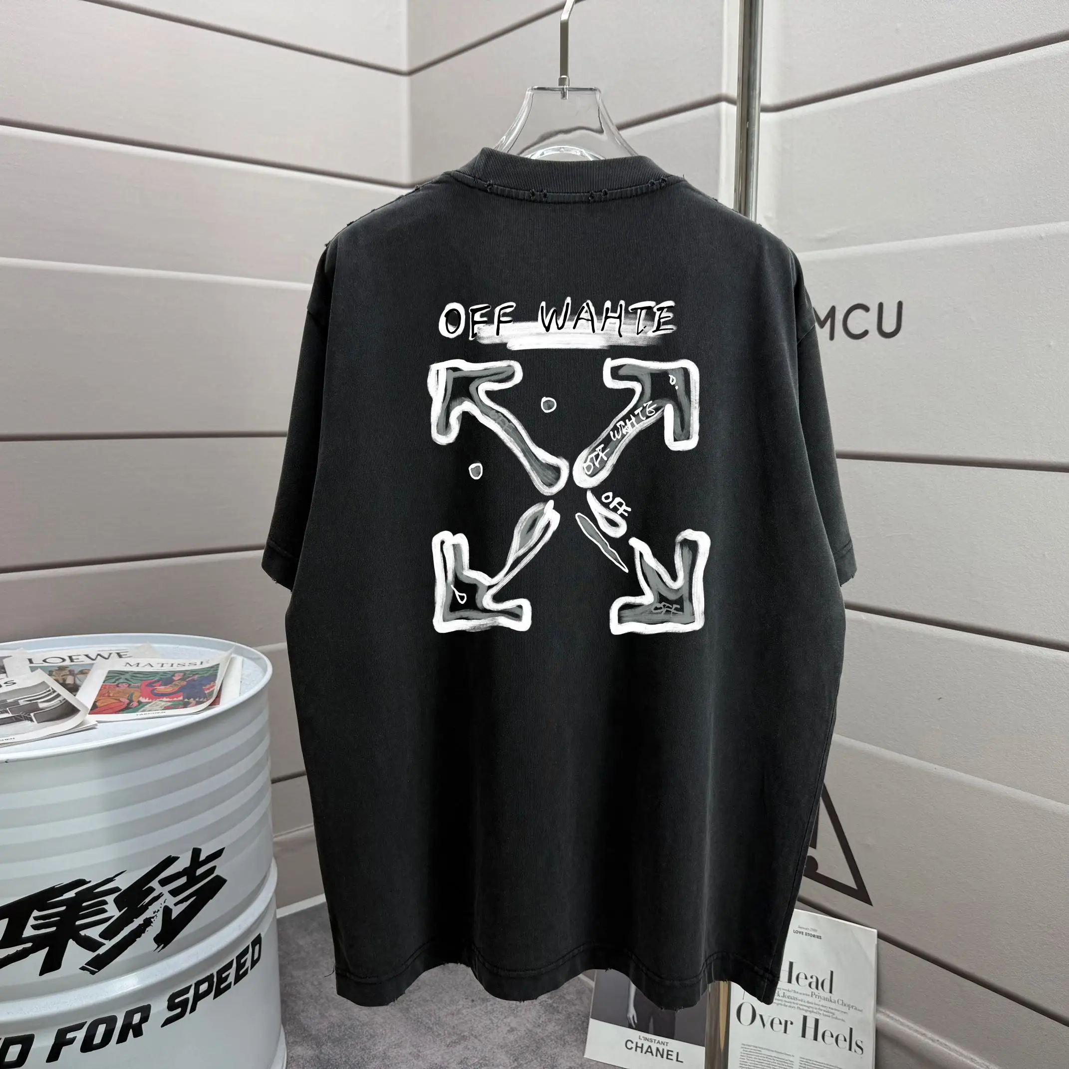 Distressed Arrows Logo Graphic T-Shirt D14015227