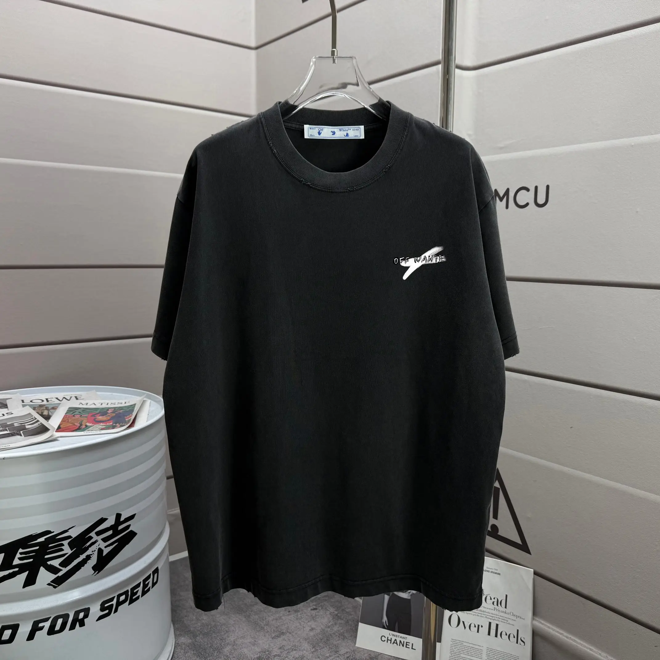 Distressed Arrows Logo Graphic T-Shirt D14015227 — view 2