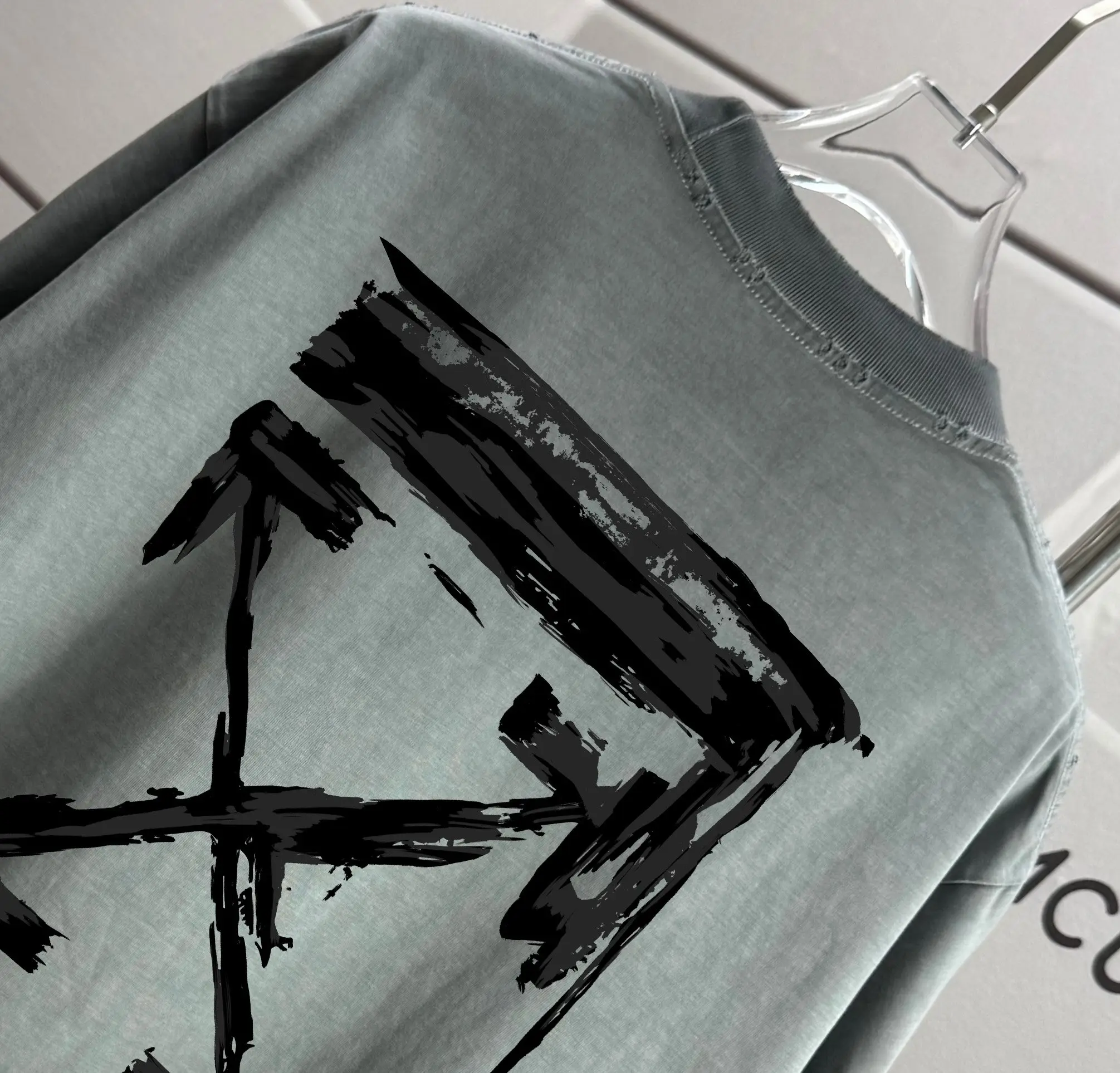 Distressed Arrows Logo Cotton T-Shirt D14012175 — view 3