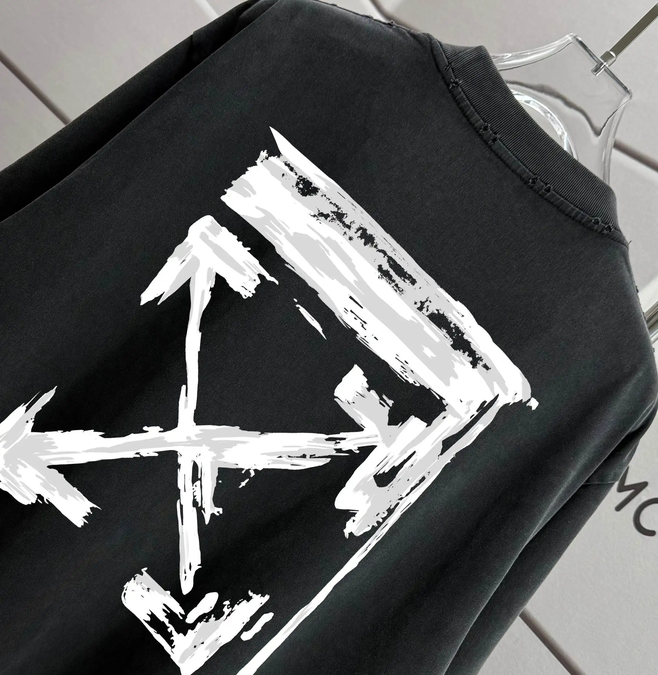 Distressed Arrows Logo Oversized T-Shirt D14012174 — view 3