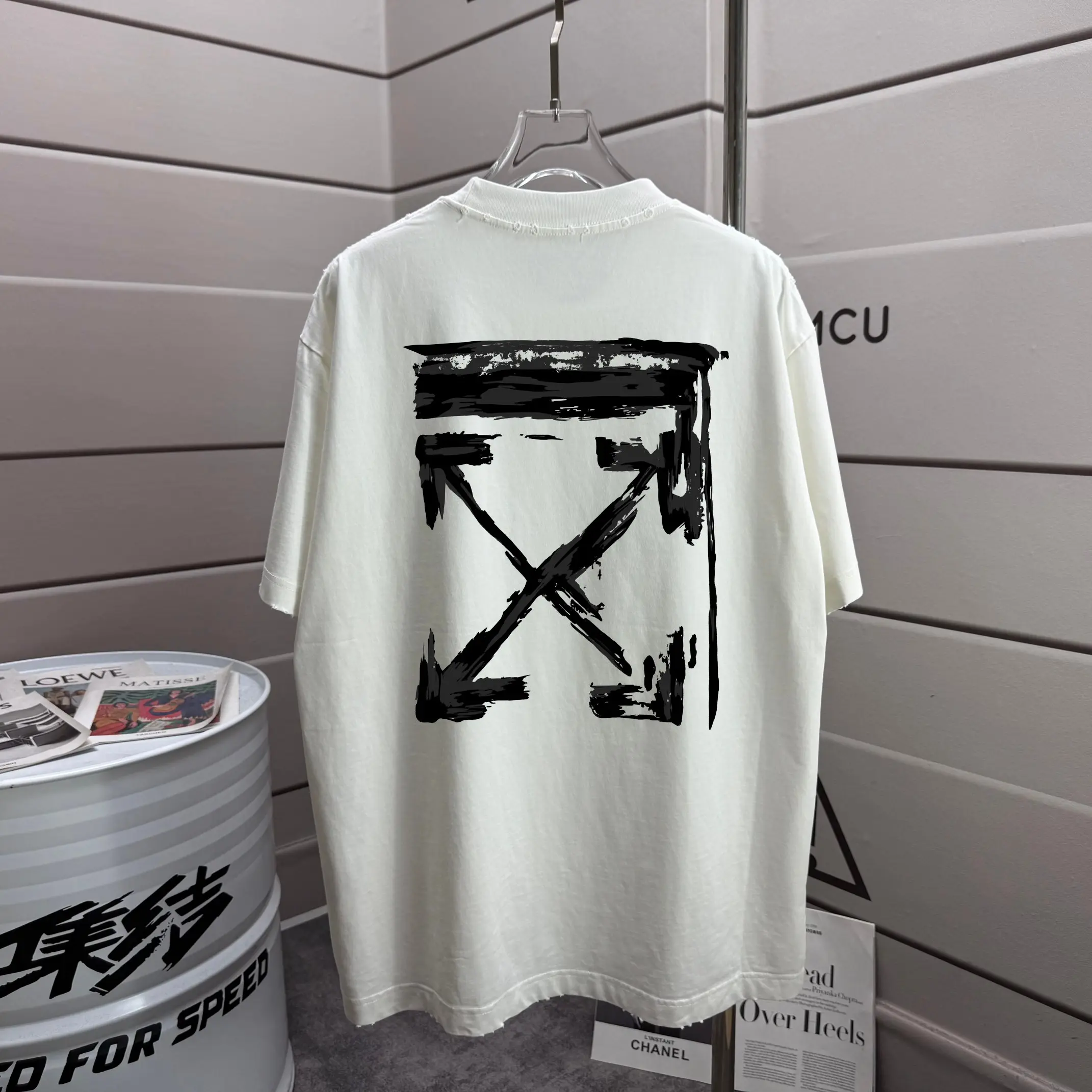 Distressed Arrows Logo Graphic T-Shirt D14012173