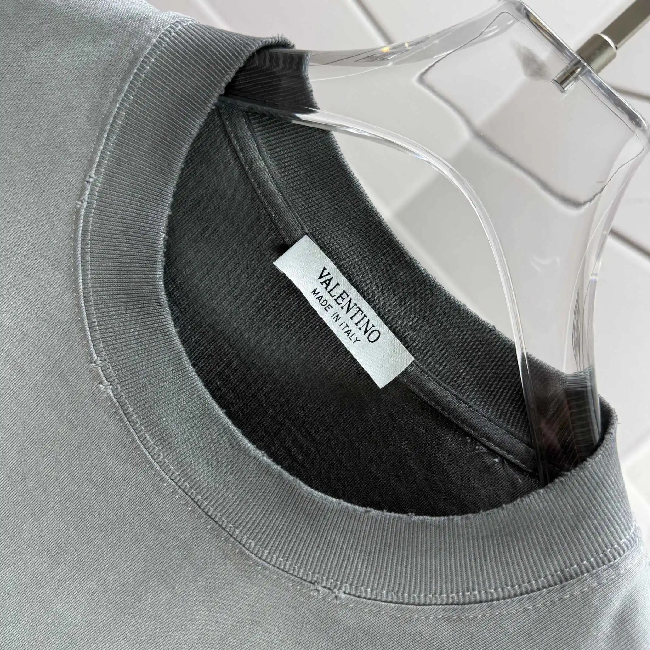 VLogo Print Washed Cotton T-Shirt D14015160 — view 5