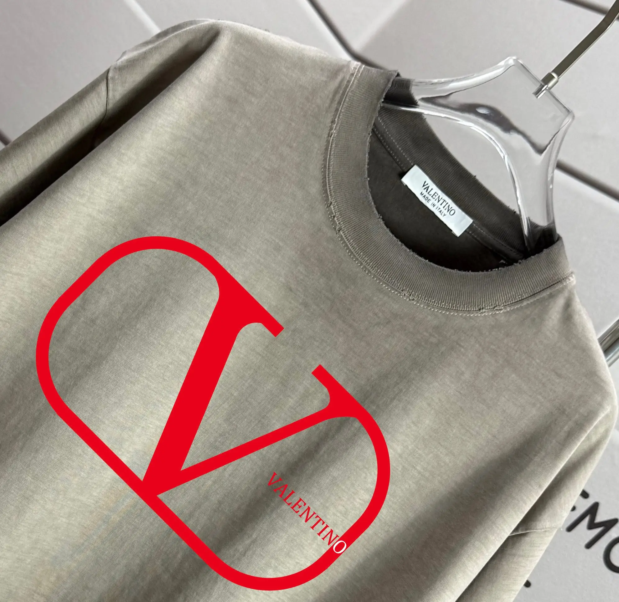 VLogo Signature Distressed Cotton T-Shirt D14015161 — view 3
