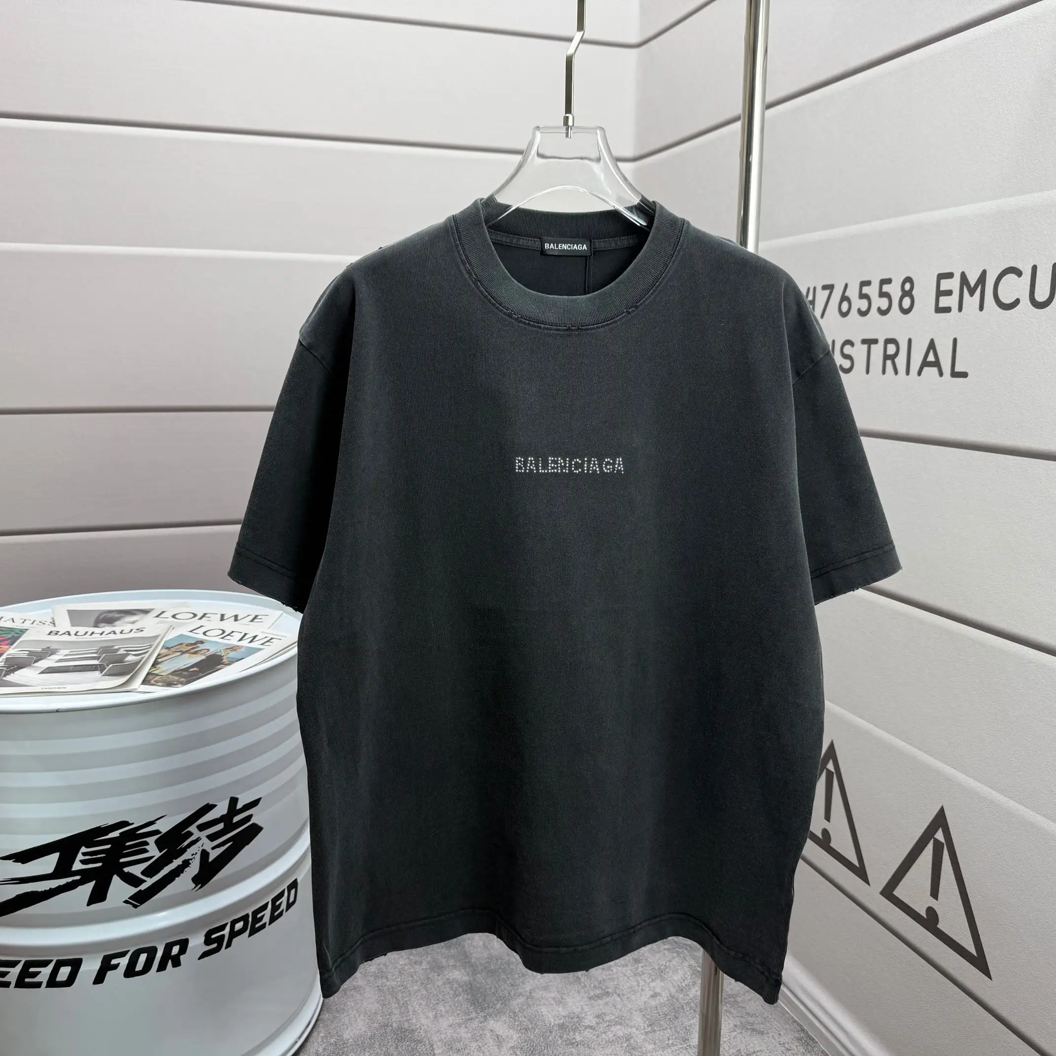 Logo Rhinestone Distressed Cotton T-Shirt D15015105 — view 2