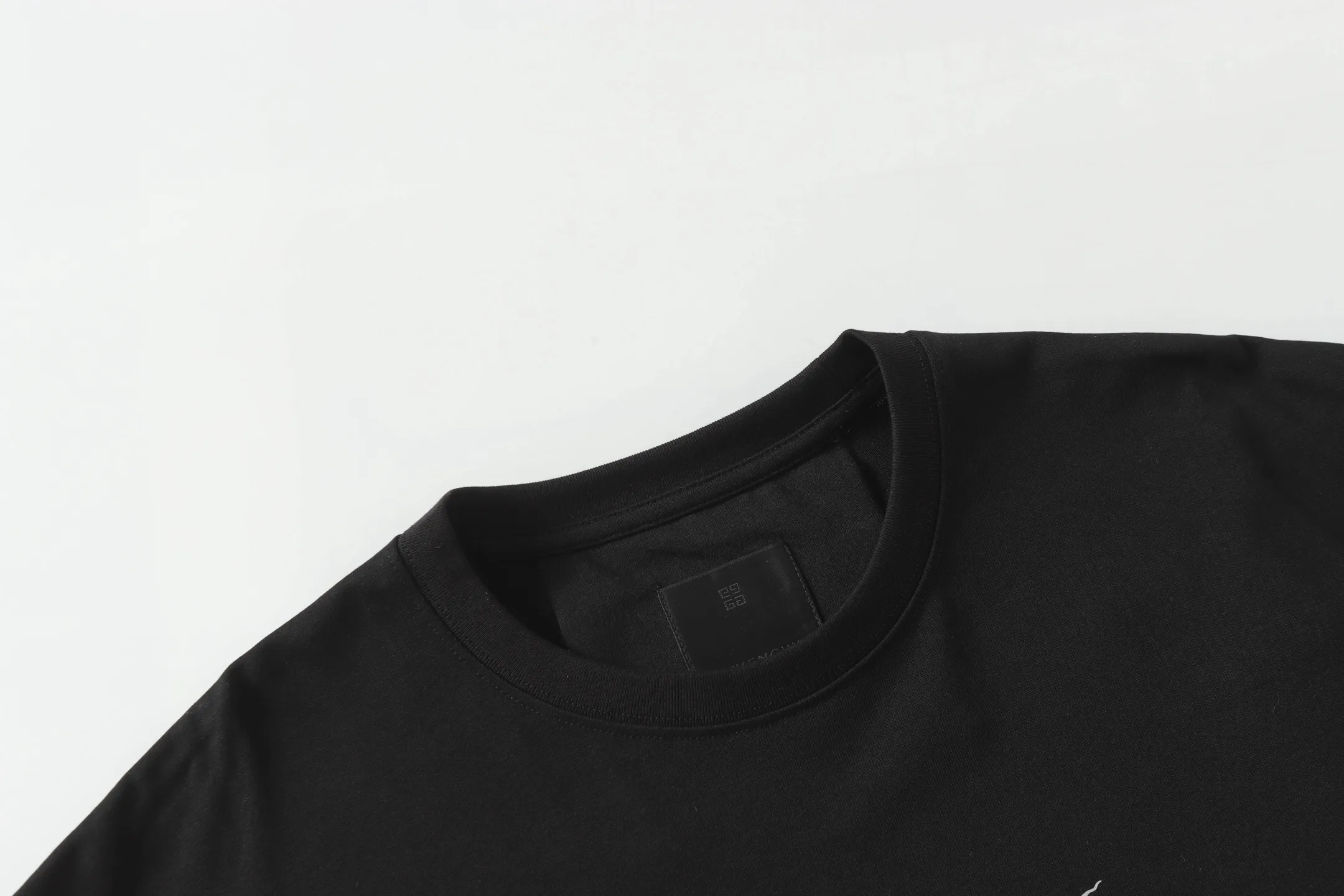 Lightning Bolt Reflective Logo T-Shirt D9013709 — view 3