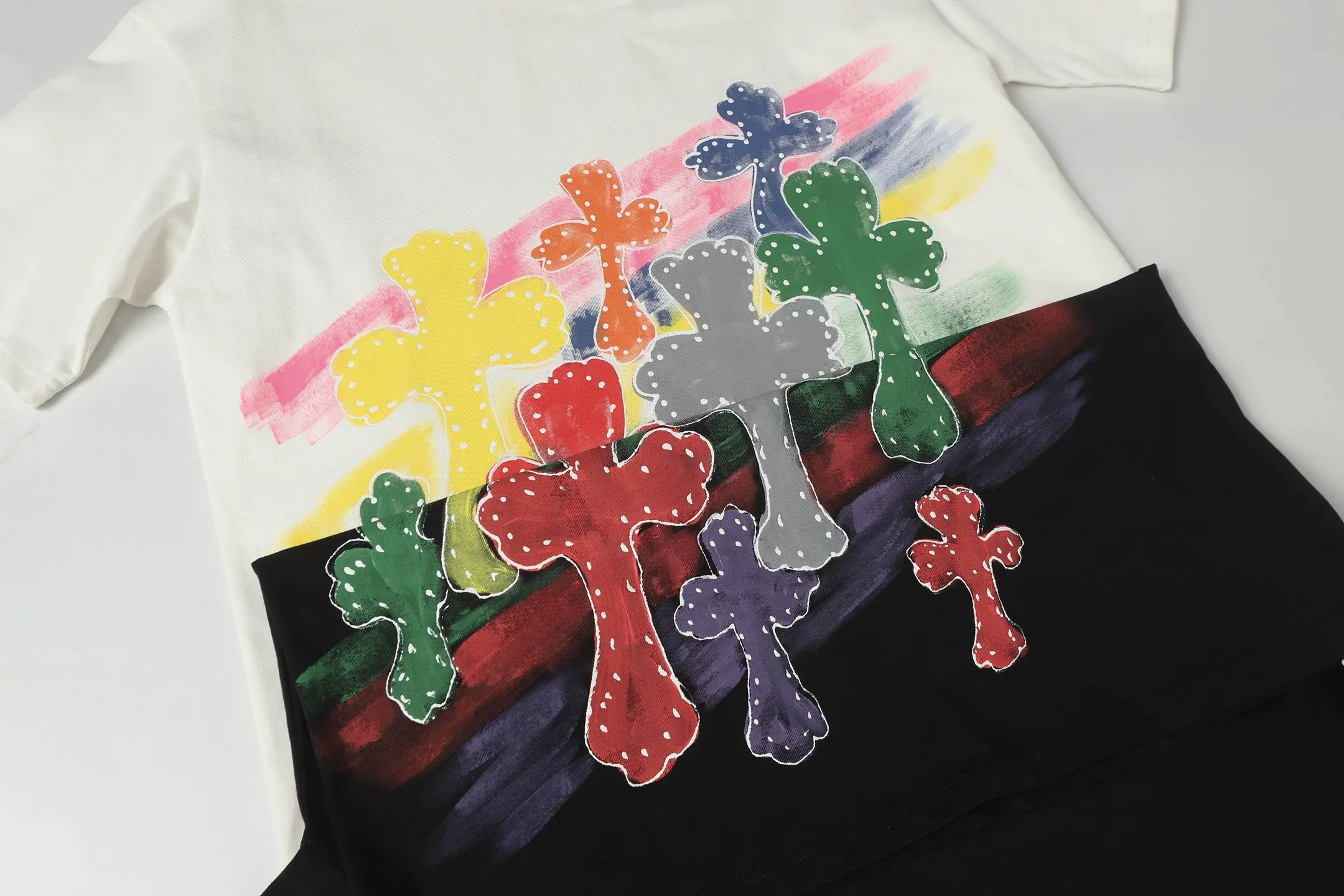 Rainbow Cross Graphic Print T-Shirt D10513633 — view 6