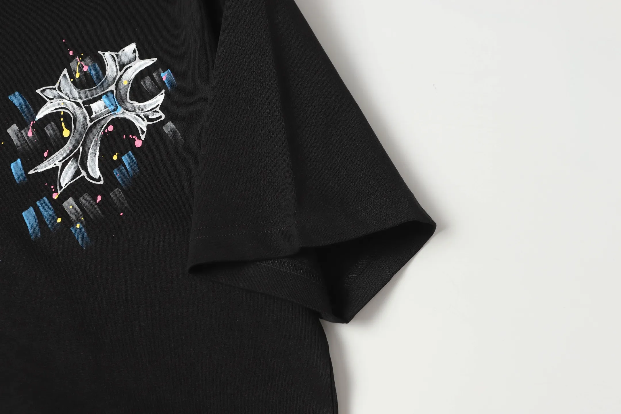 Hand-Painted Cross Graphic T-Shirt D10513625 — view 5