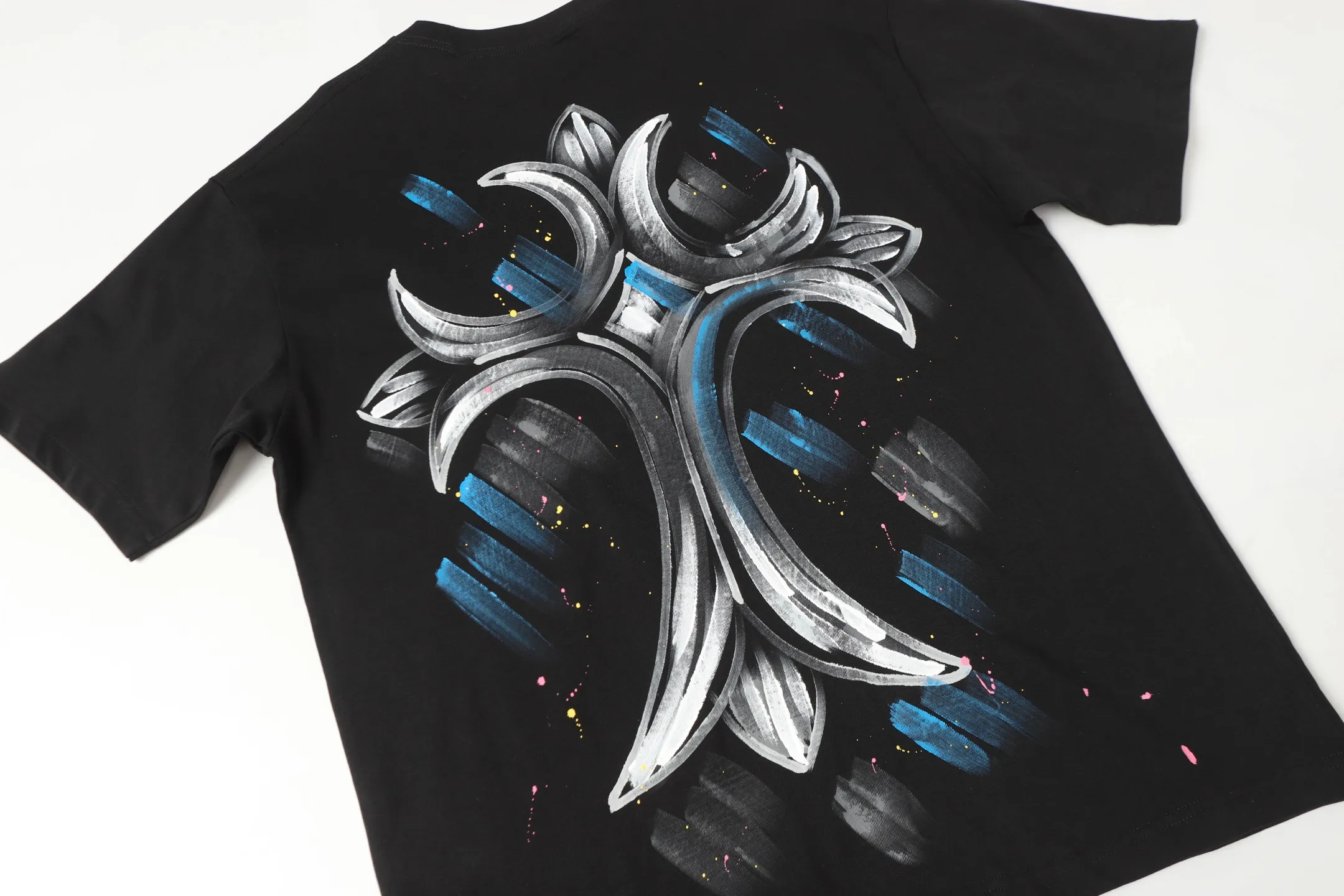 Hand-Painted Cross Graphic T-Shirt D10513625 — view 6