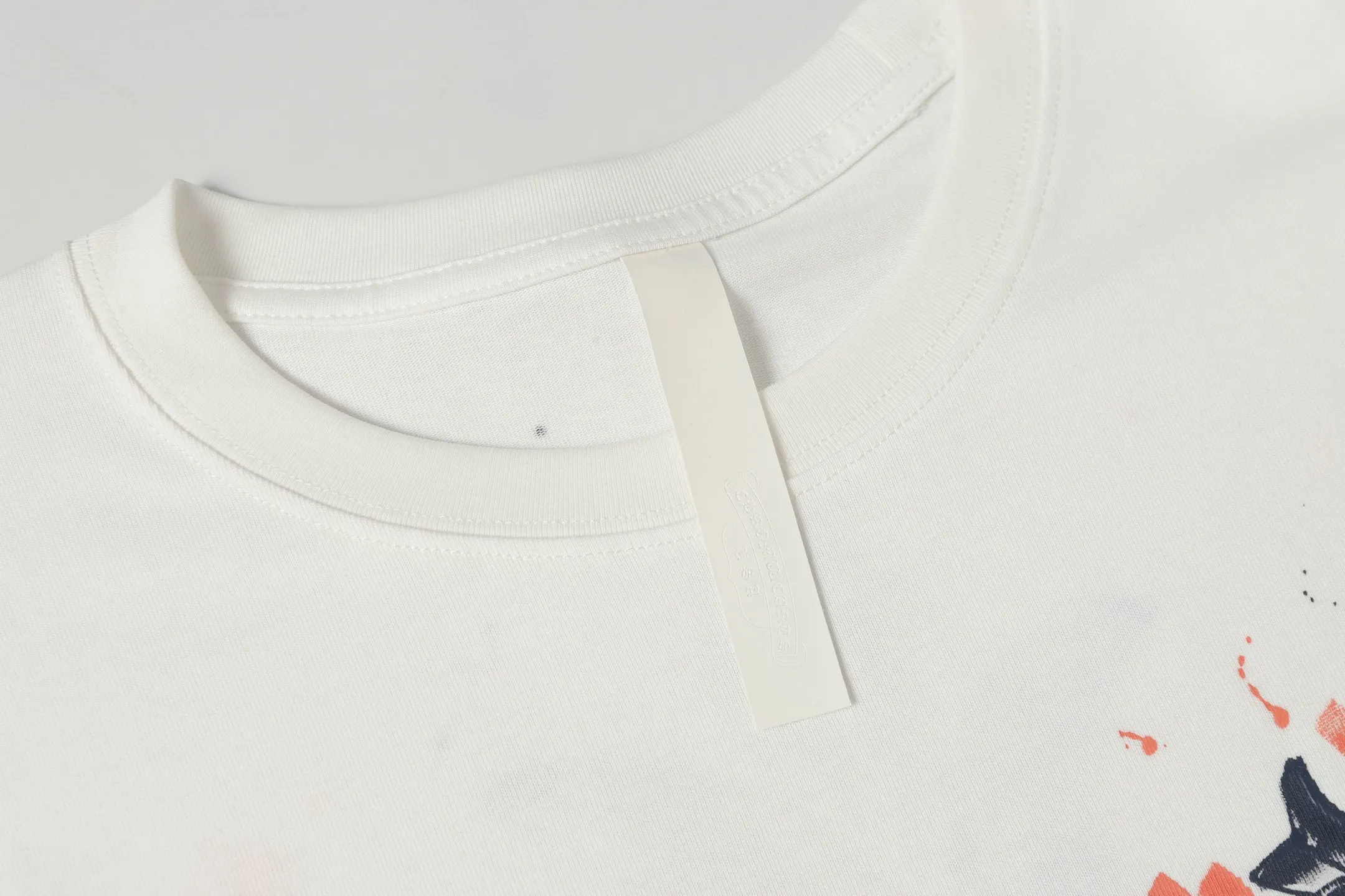 Hand-Painted Cross Graphic T-Shirt D10513626 — view 3