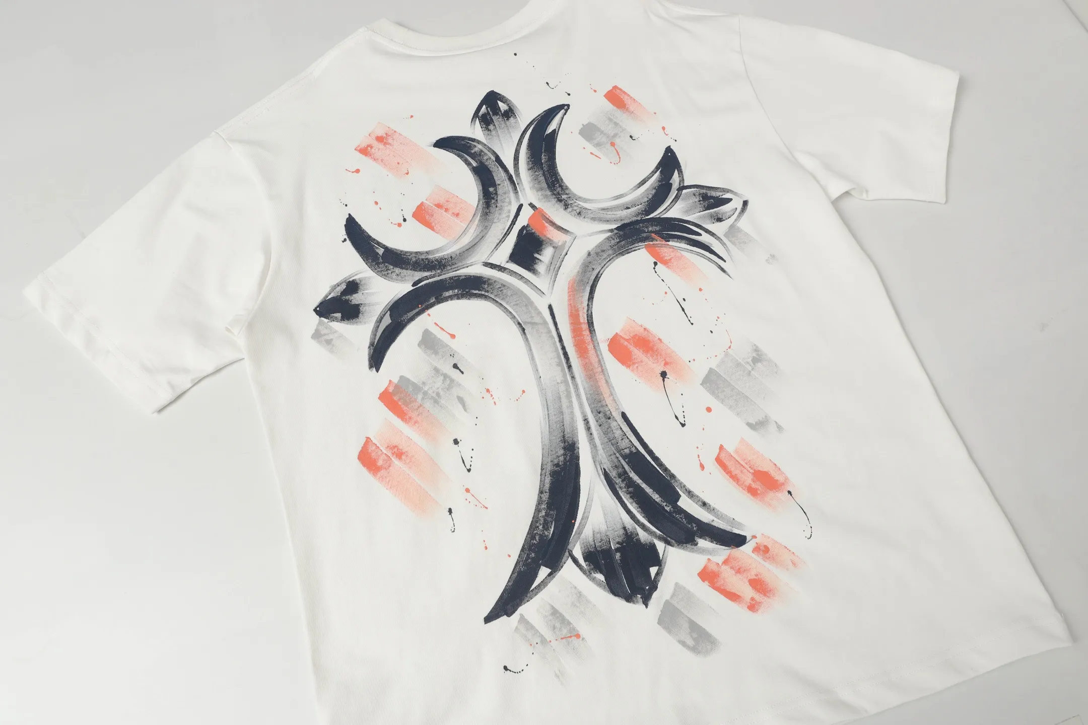 Hand-Painted Cross Graphic T-Shirt D10513626 — view 6