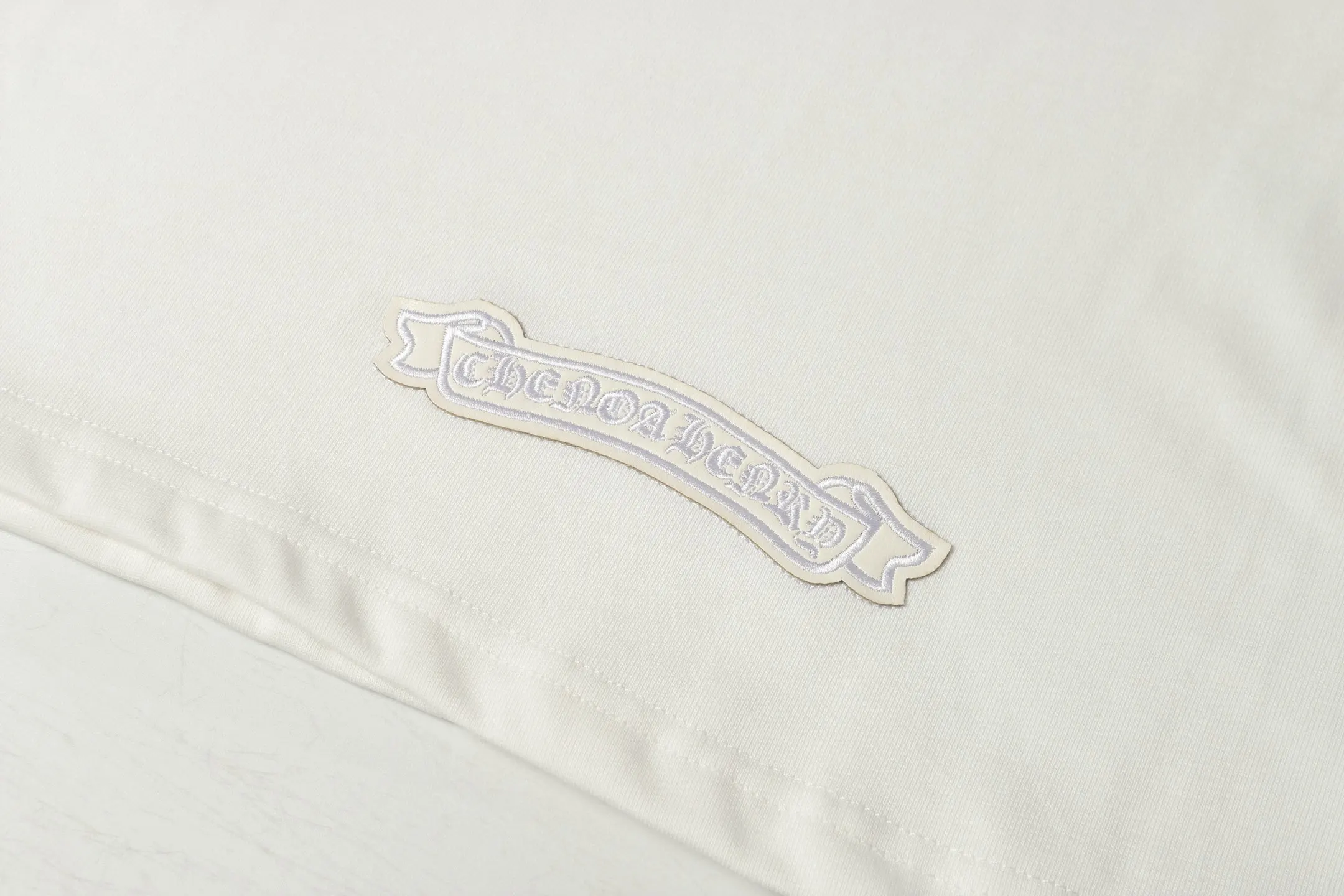Cross Patch Embroidered Cotton T-Shirt D10013646 — view 7