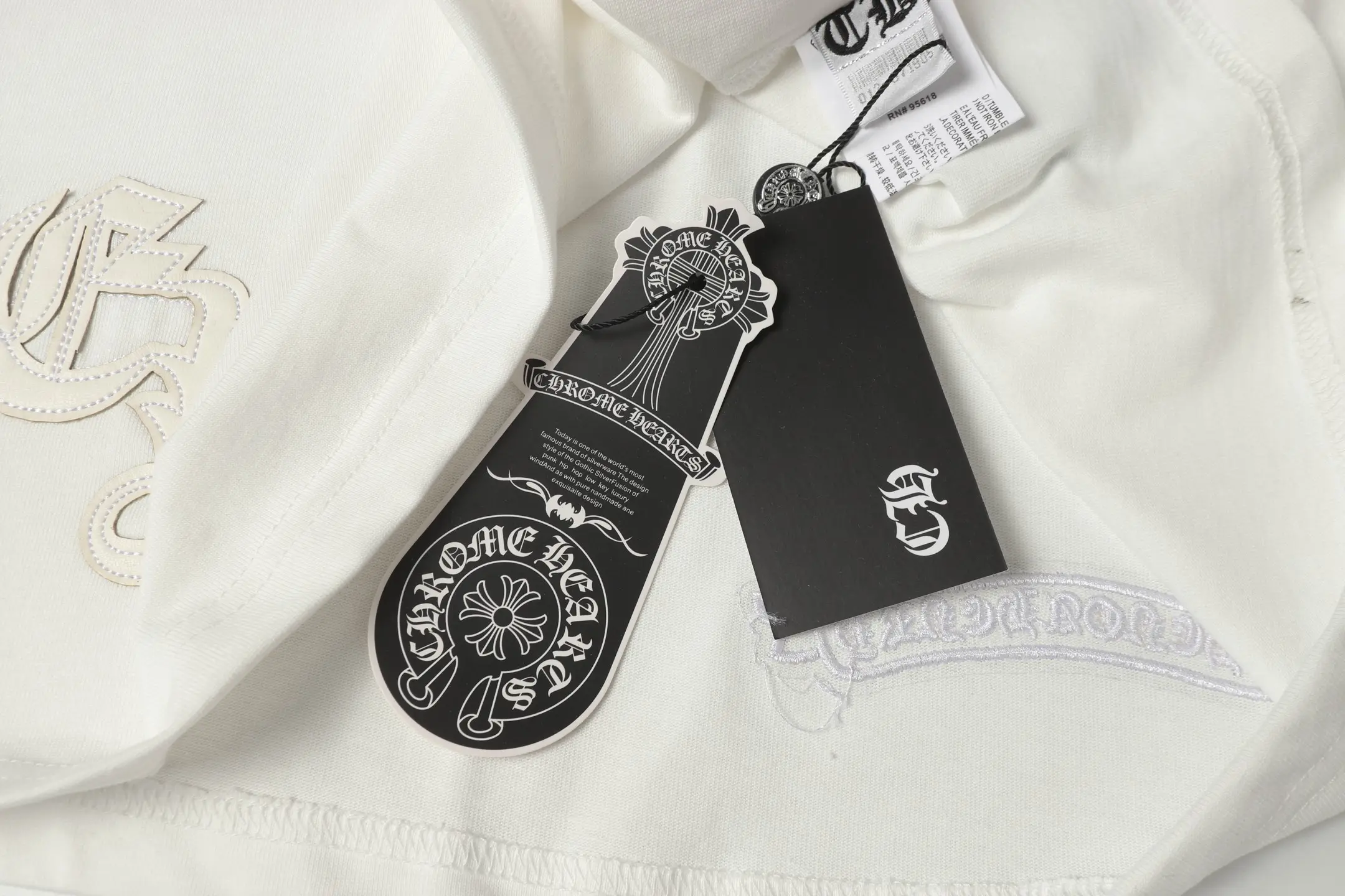 Cross Patch Embroidered Cotton T-Shirt D10013646 — view 9