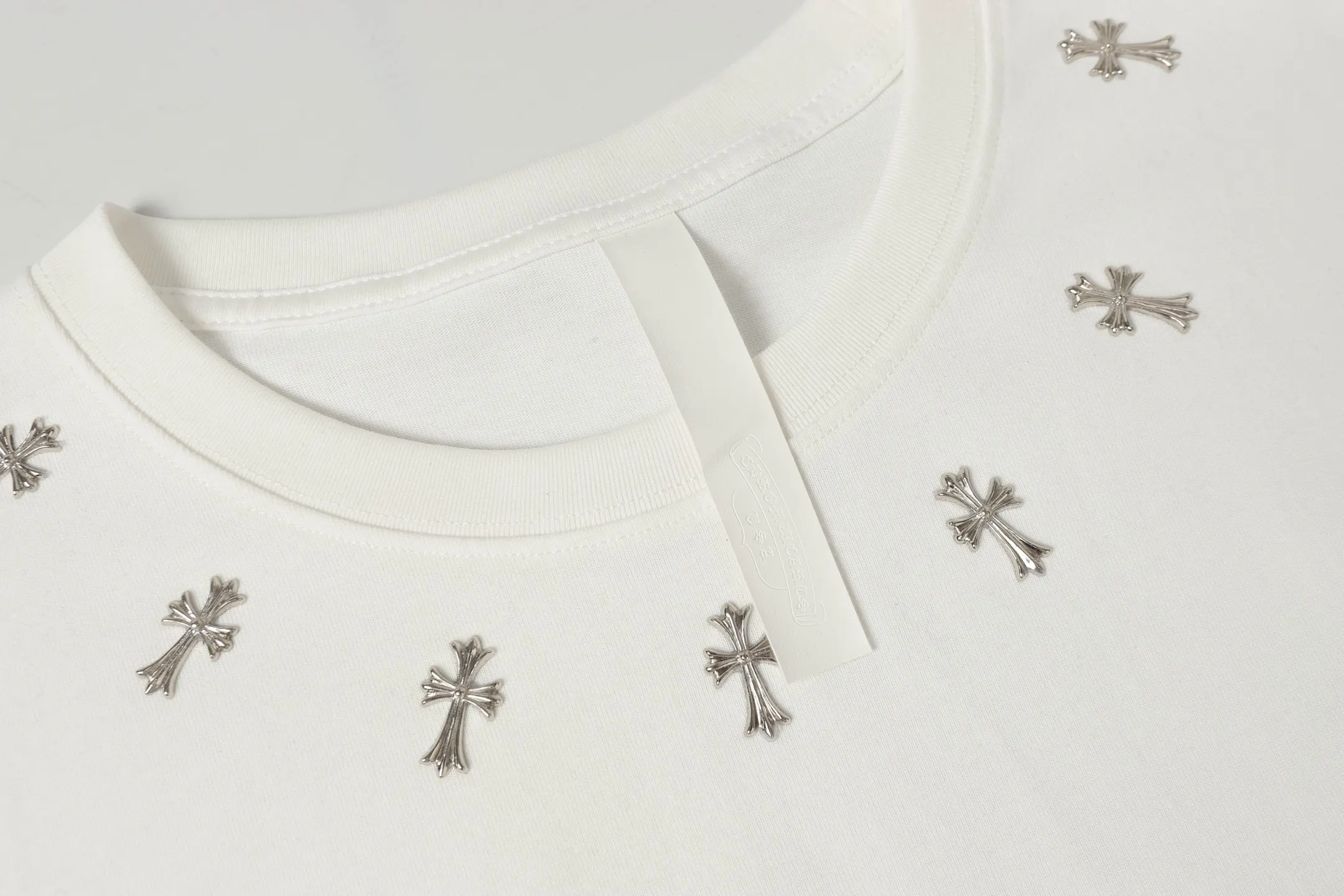 Rhinestone Cross Embellished Cotton T-Shirt D9513652 — view 4