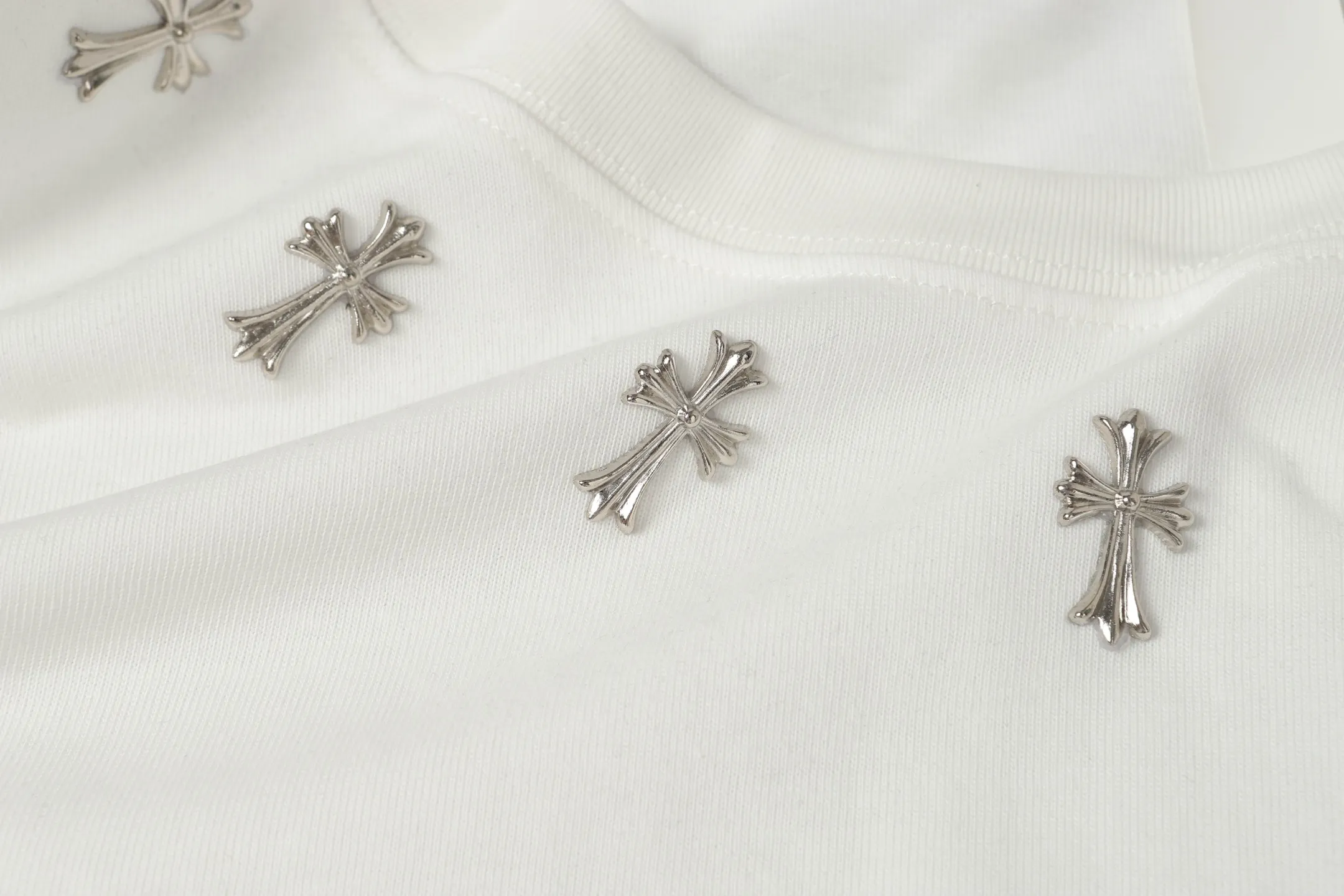 Rhinestone Cross Embellished Cotton T-Shirt D9513652 — view 5