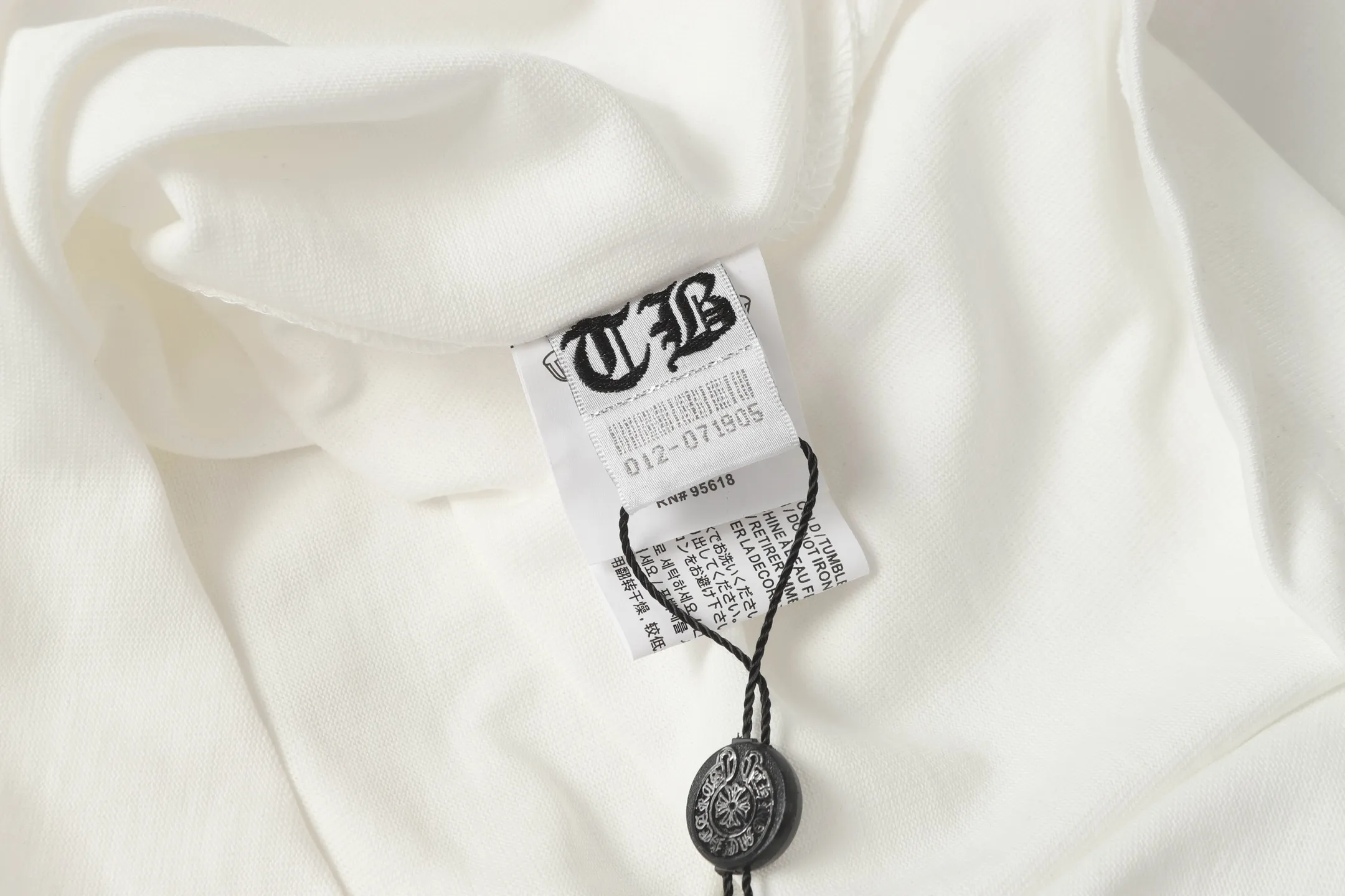 Rhinestone Cross Embellished Cotton T-Shirt D9513652 — view 8