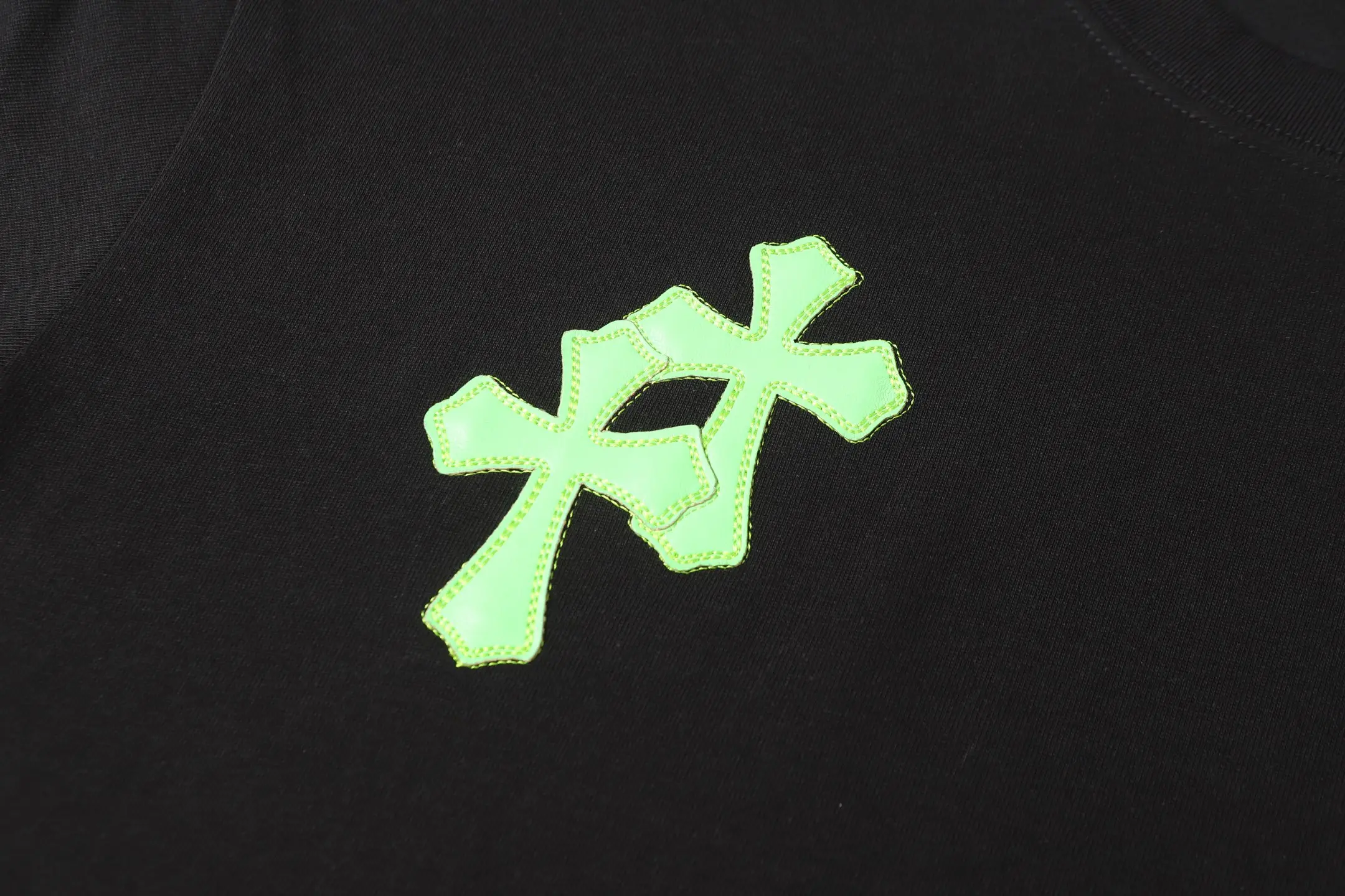 Leather Cross Patch Oversized T-Shirt D10013655 — view 4