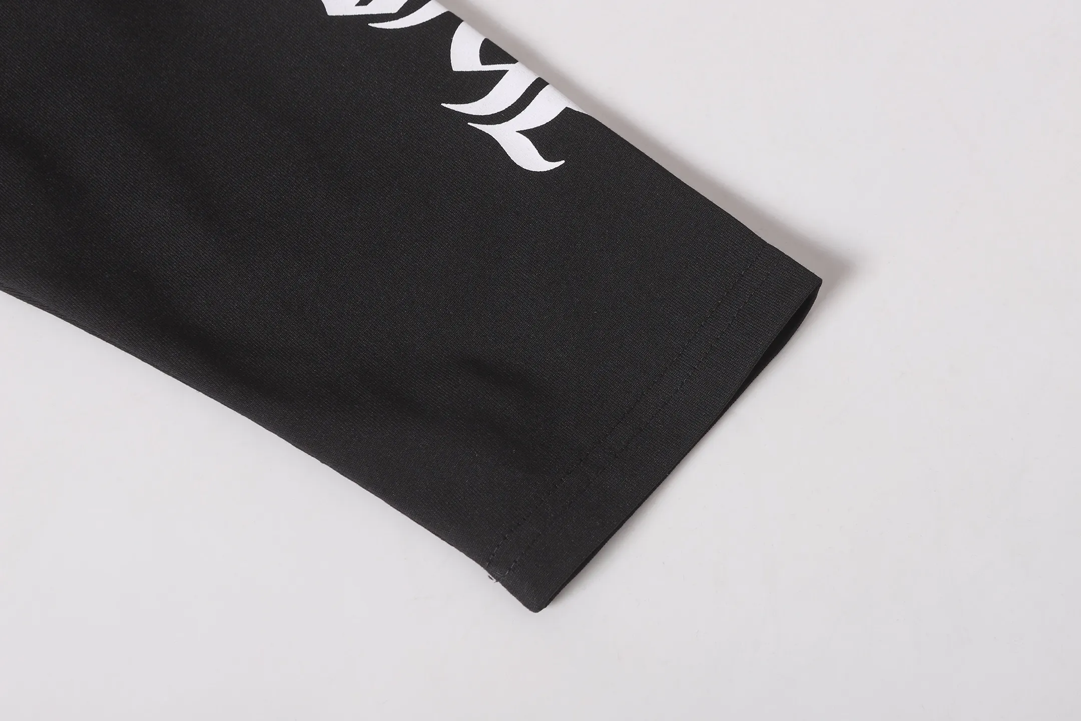 Horseshoe Logo Raglan Long-Sleeve T-Shirt D10013610 — view 8