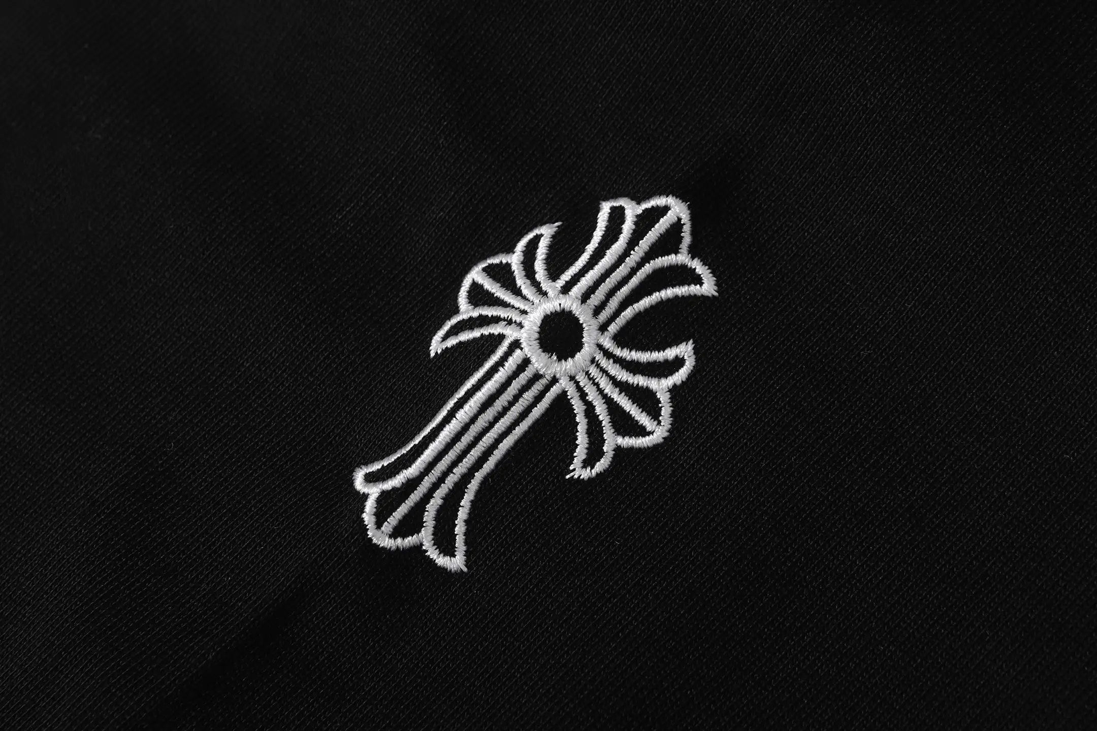 Logo-Embroidered Long-Sleeved T-Shirt D10013609 — view 7