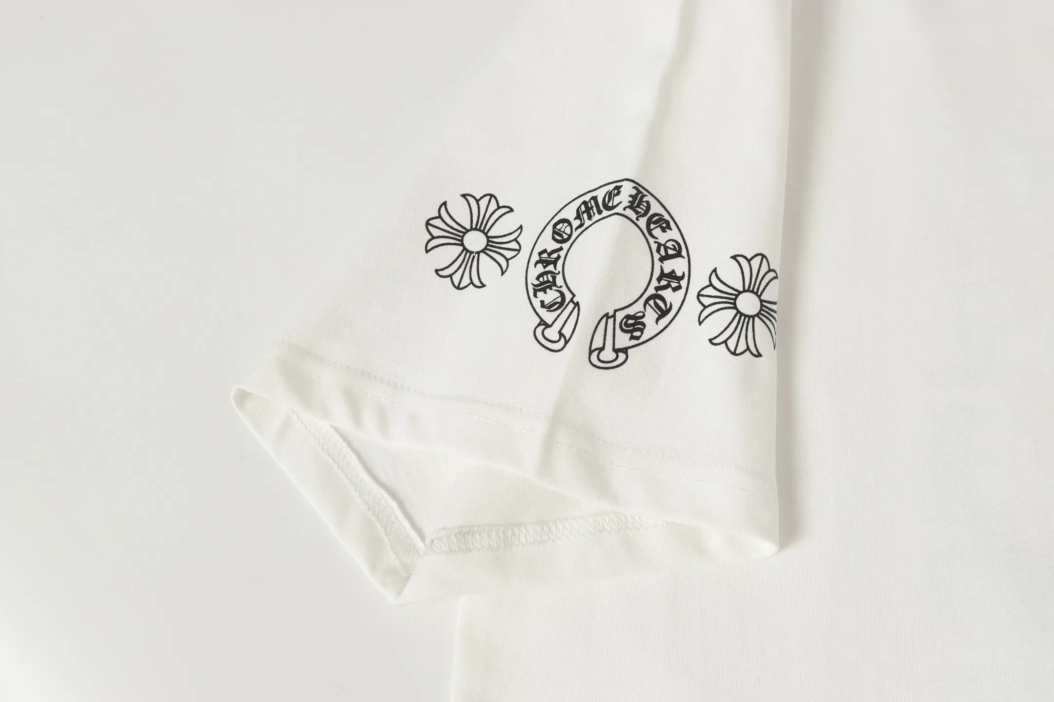Dagger Crest Print Cotton T-Shirt D9513598 — view 6