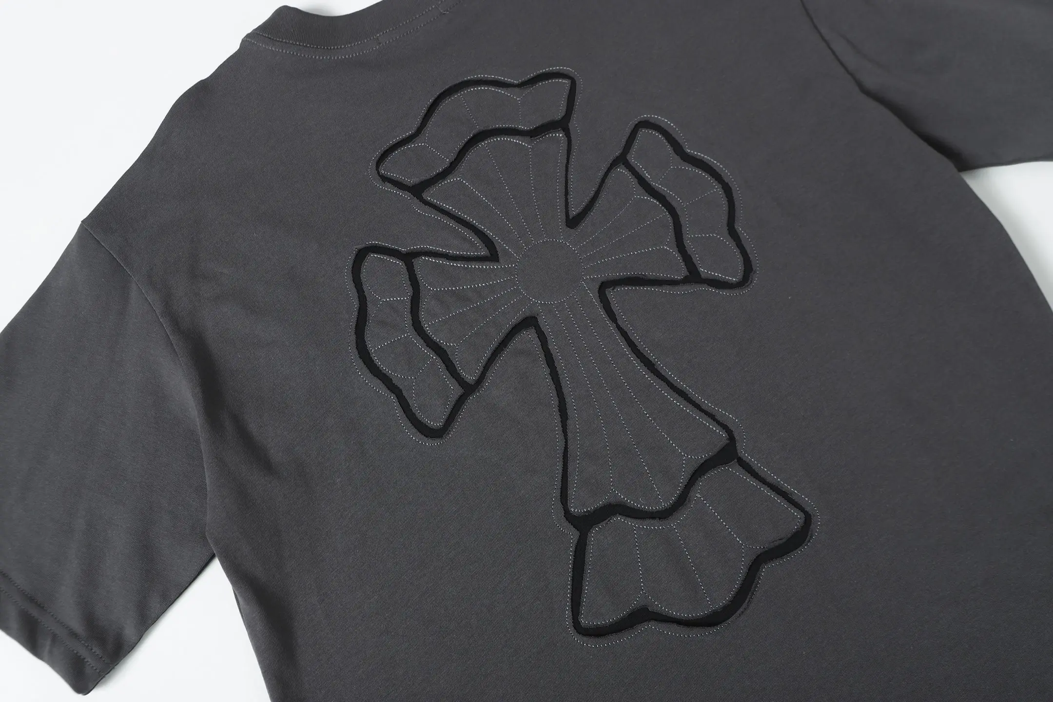 Embroidered Cross Patch Cotton T-Shirt D10013657 — view 7