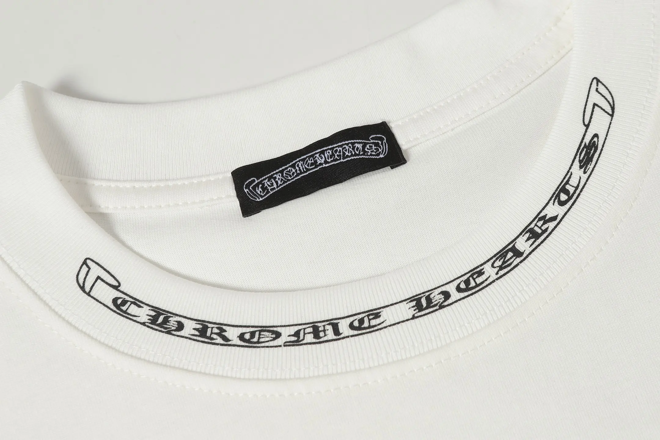 Cross Patch Embroidered Cotton T-Shirt D10513685 — view 4