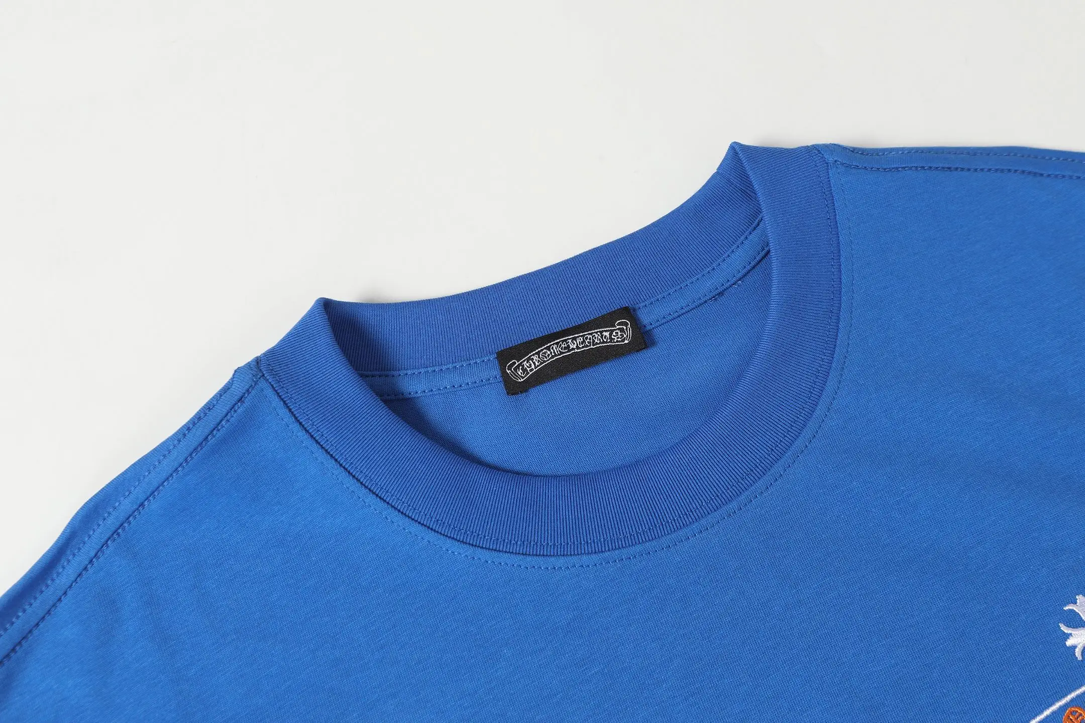 Horseshoe Sanskrit Embroidered Cotton T-Shirt D11013675 — view 4