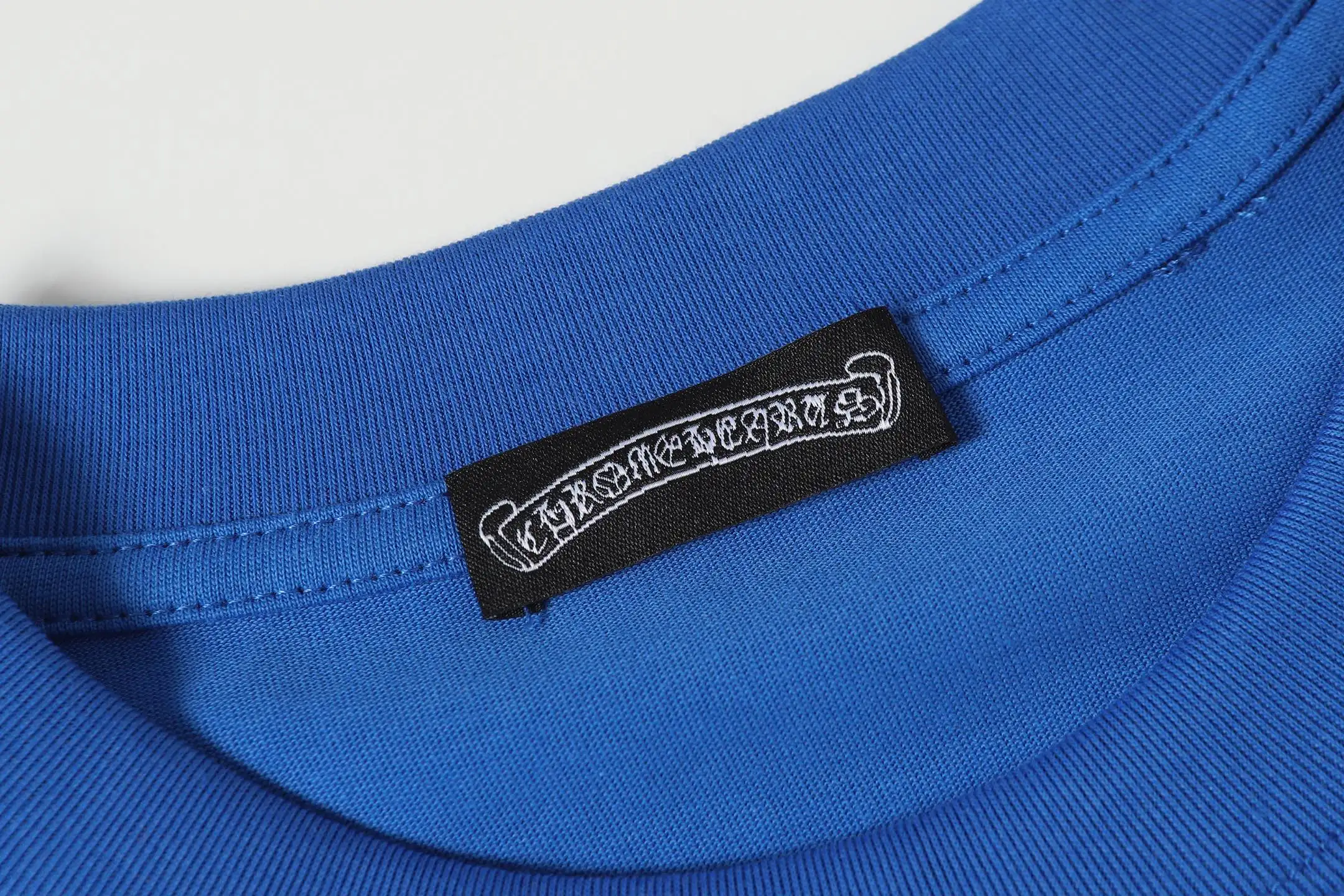 Horseshoe Sanskrit Embroidered Cotton T-Shirt D11013675 — view 5