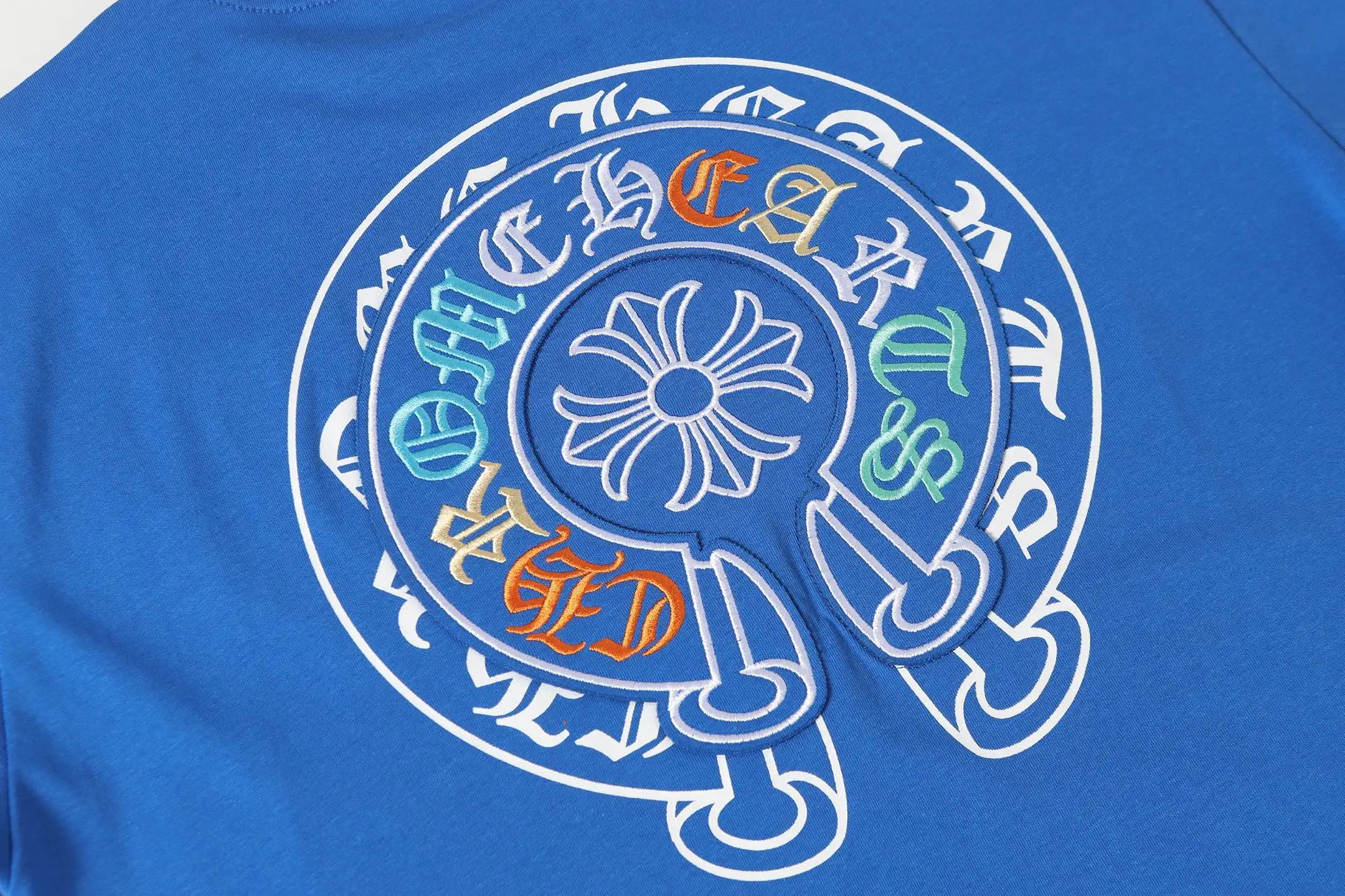 Horseshoe Sanskrit Embroidered Cotton T-Shirt D11013675 — view 6