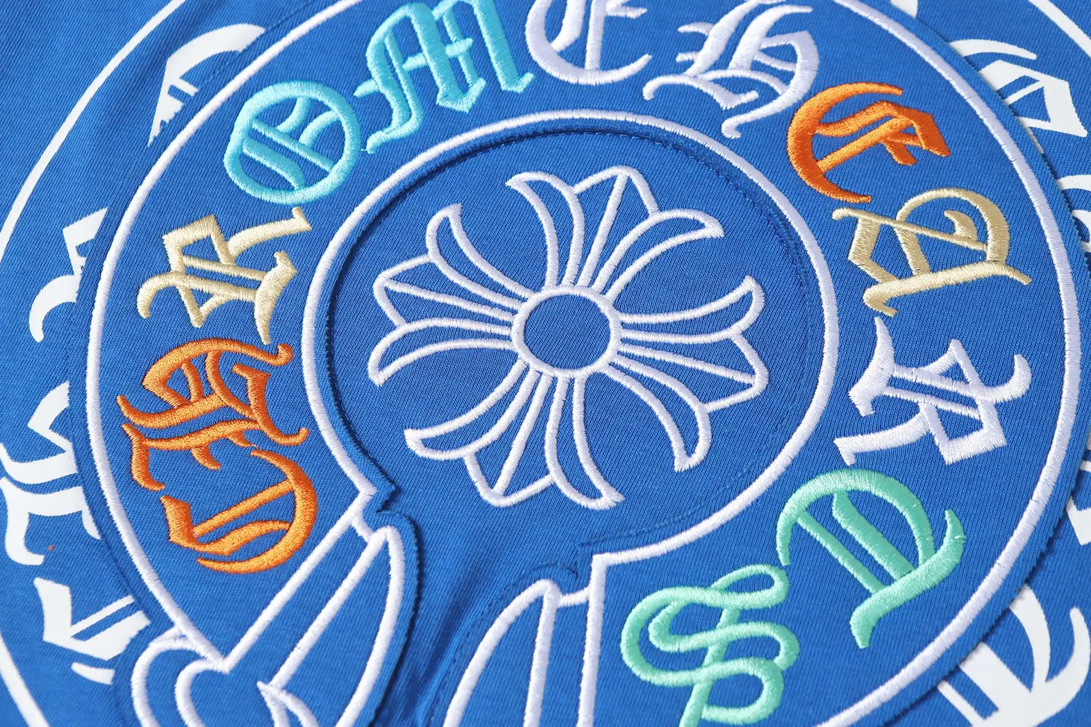 Horseshoe Sanskrit Embroidered Cotton T-Shirt D11013675 — view 7