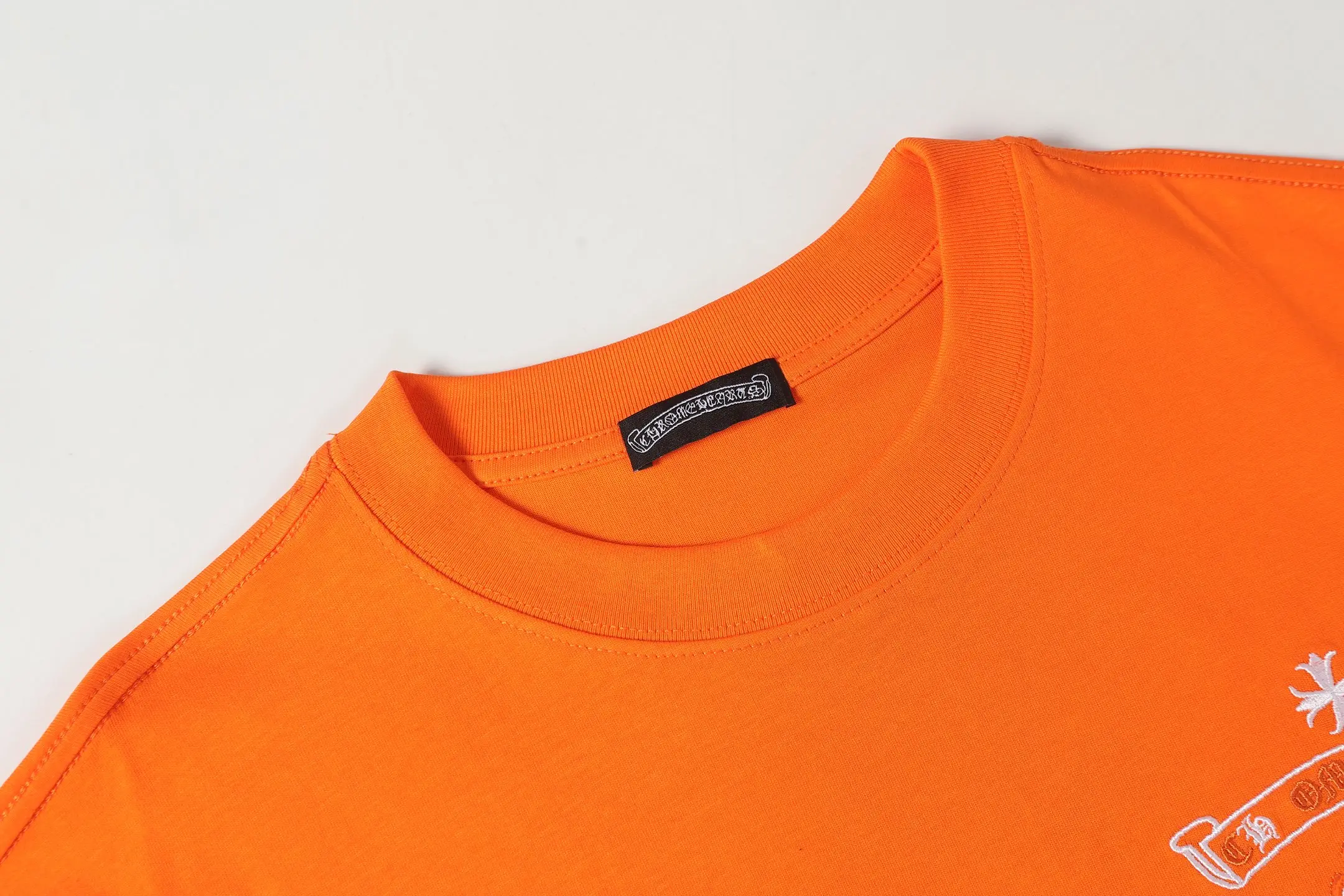 Horseshoe Sanskrit Embroidered Cotton T-Shirt D11013676 — view 4