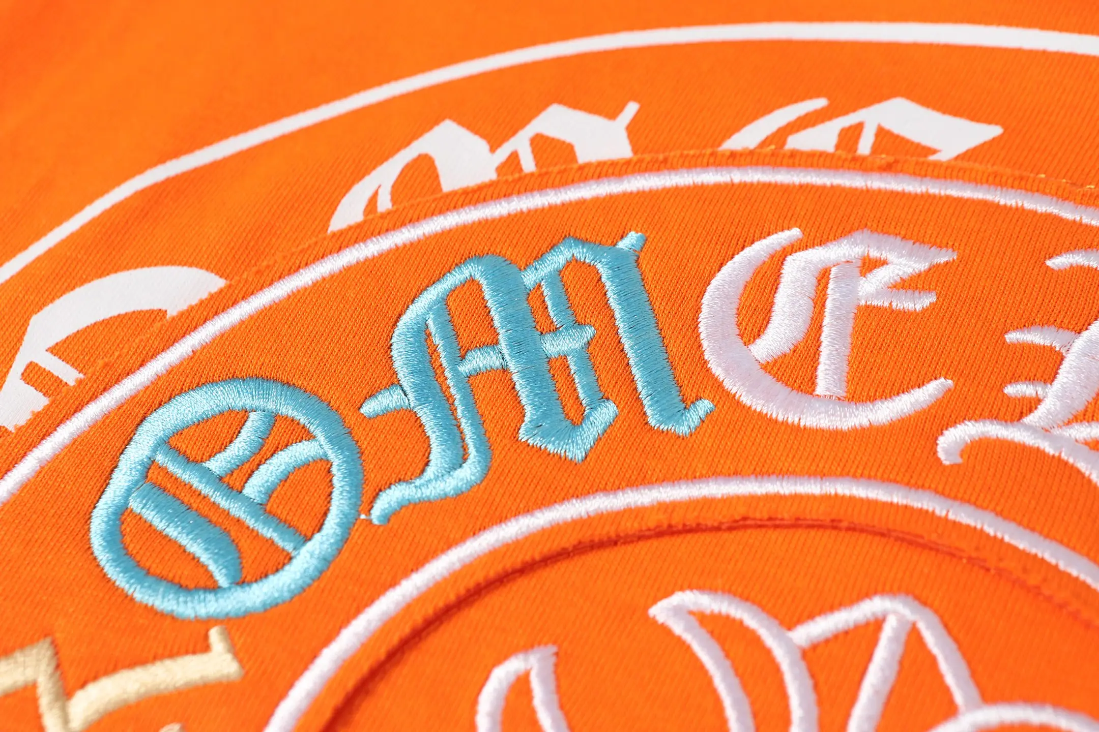 Horseshoe Sanskrit Embroidered Cotton T-Shirt D11013676 — view 8