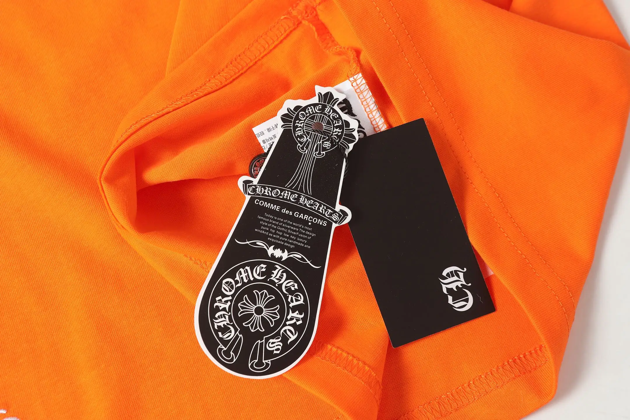 Horseshoe Sanskrit Embroidered Cotton T-Shirt D11013676 — view 11