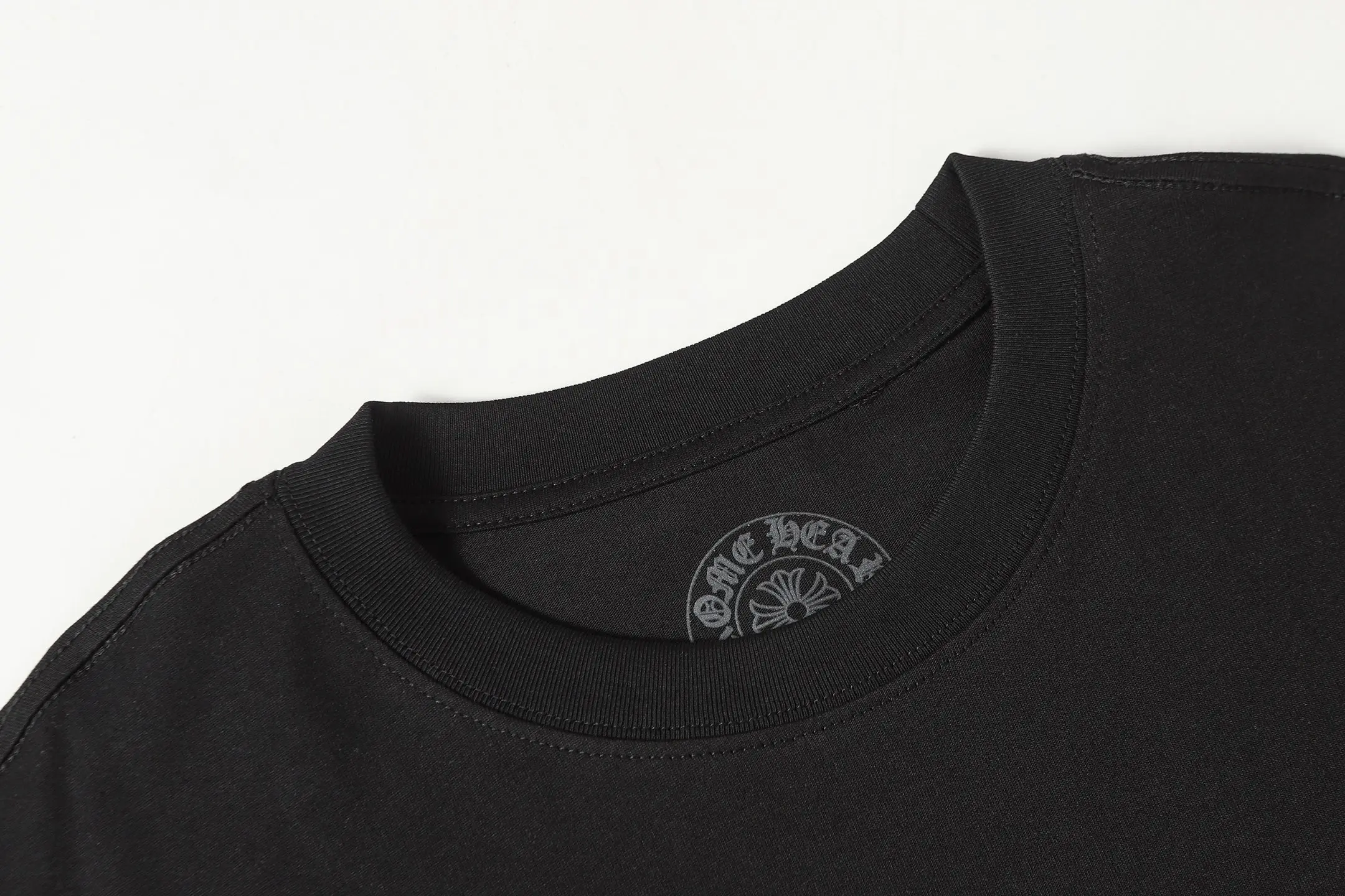Horseshoe Sanskrit Graphic Print T-Shirt D9513528 — view 4