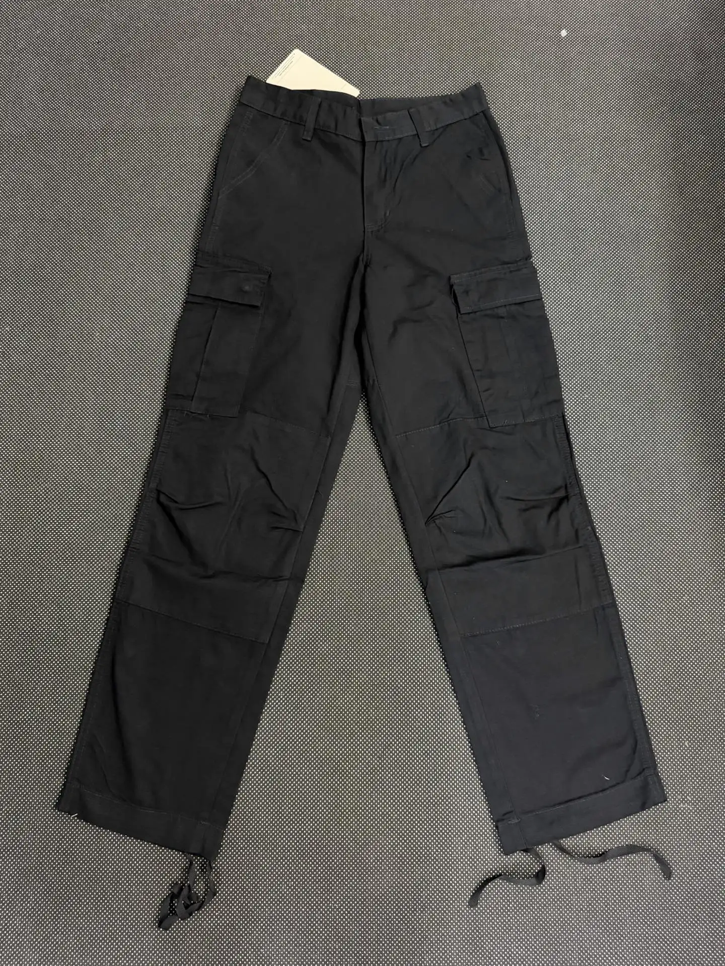 Relaxed-Fit Multi-Pocket Cargo Trousers D19021836