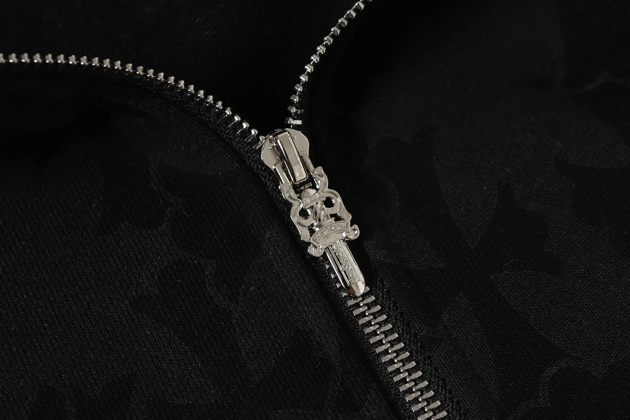 Logo-Print Monogram Zip-Up Hoodie D16513490 — view 5