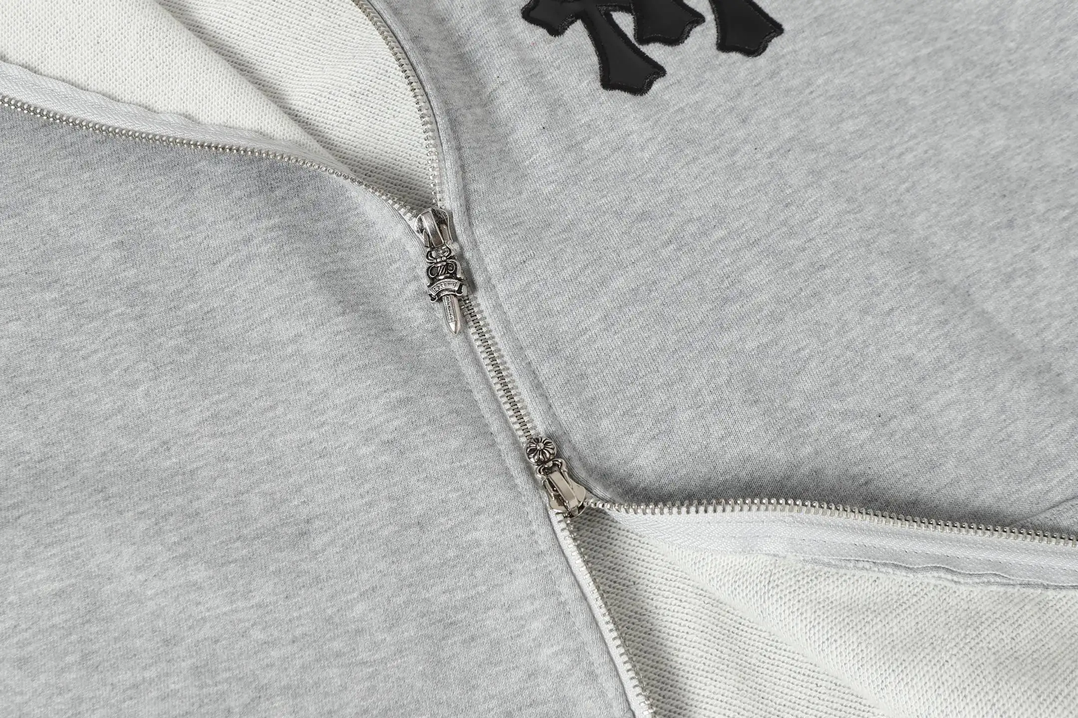Cross Patch Zip-Up Hoodie D15013579 — view 9
