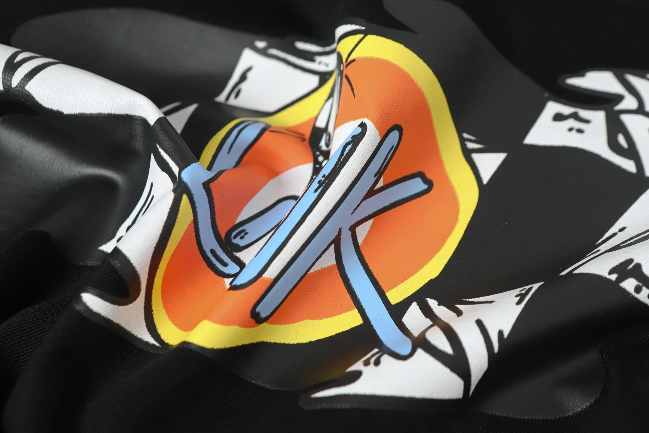 Graffiti Print Long-Sleeve T-Shirt D10013493 — view 12