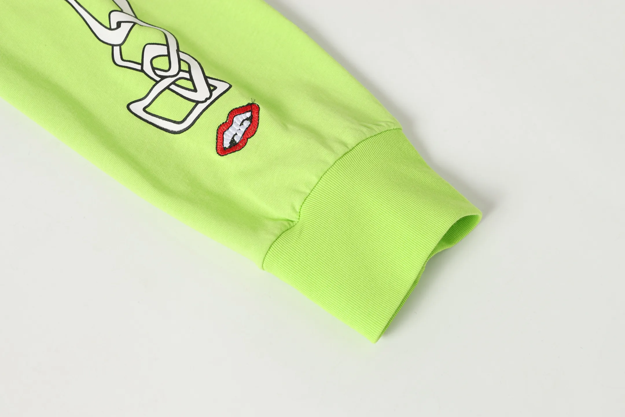 Graffiti Print Long-Sleeve T-Shirt D10013472 — view 9