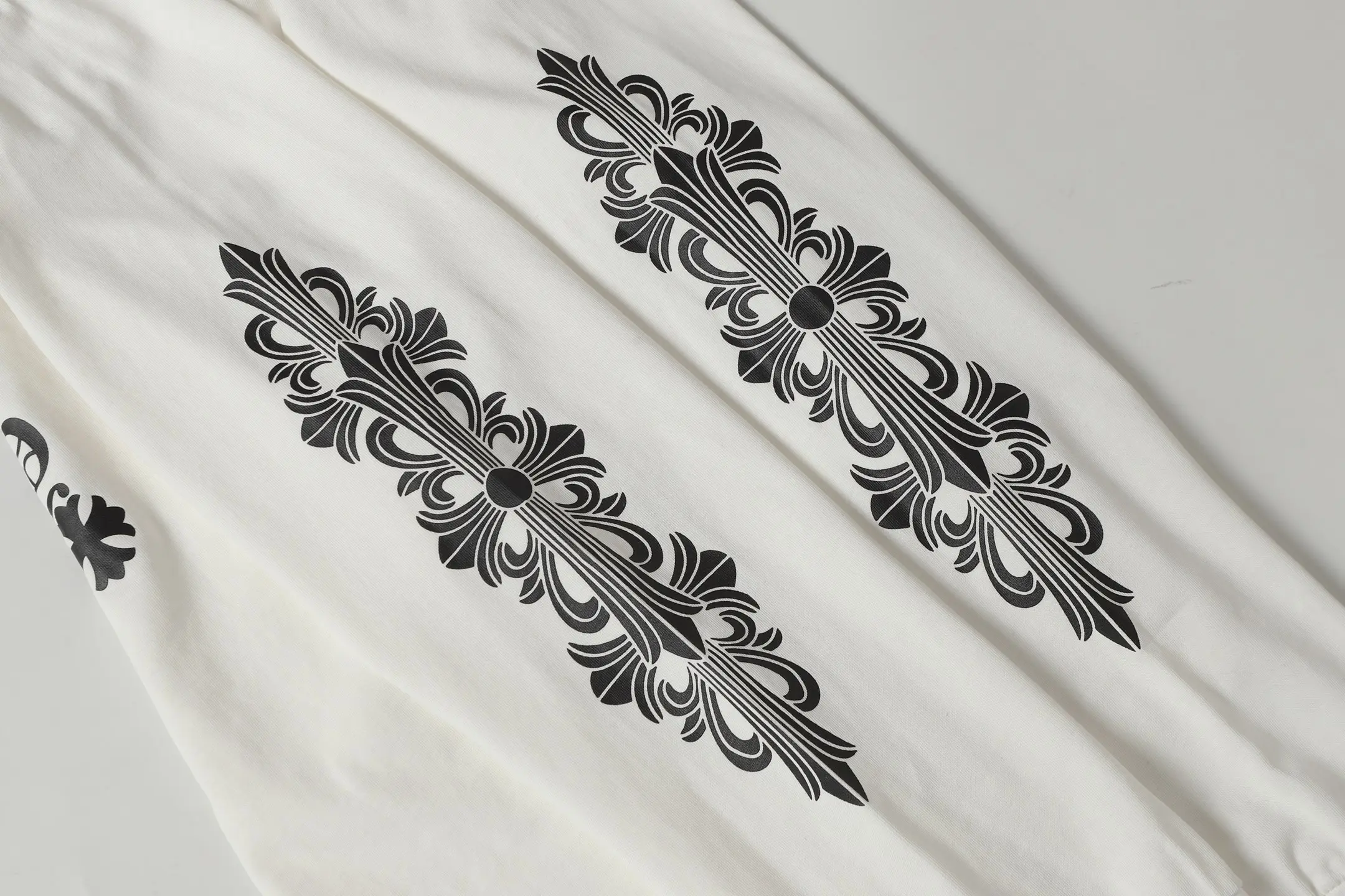 Logo-Print Cotton-Jersey Long-Sleeve T-Shirt D10013479 — view 8