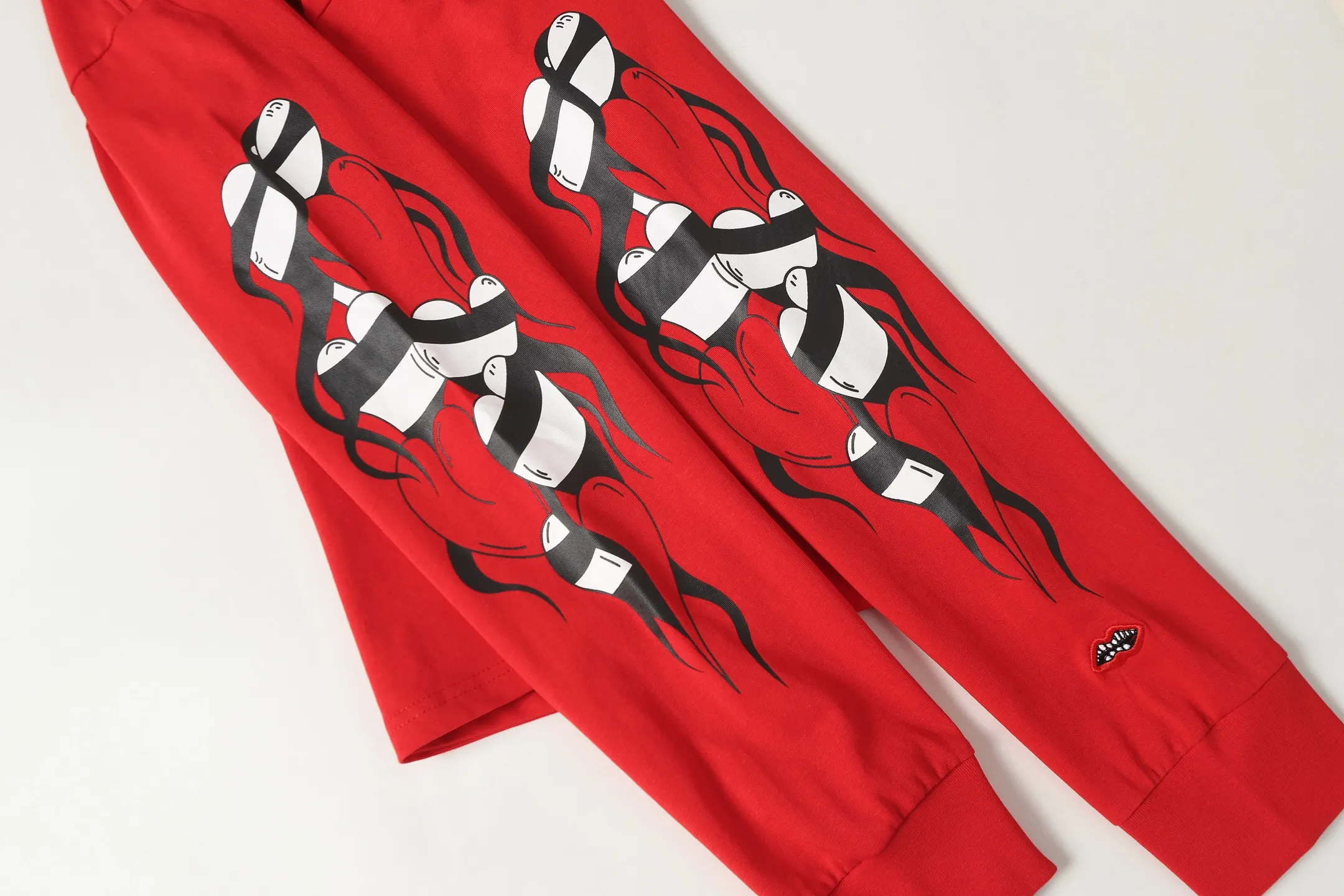 Graffiti Print Long-Sleeve T-Shirt D10013570 — view 9