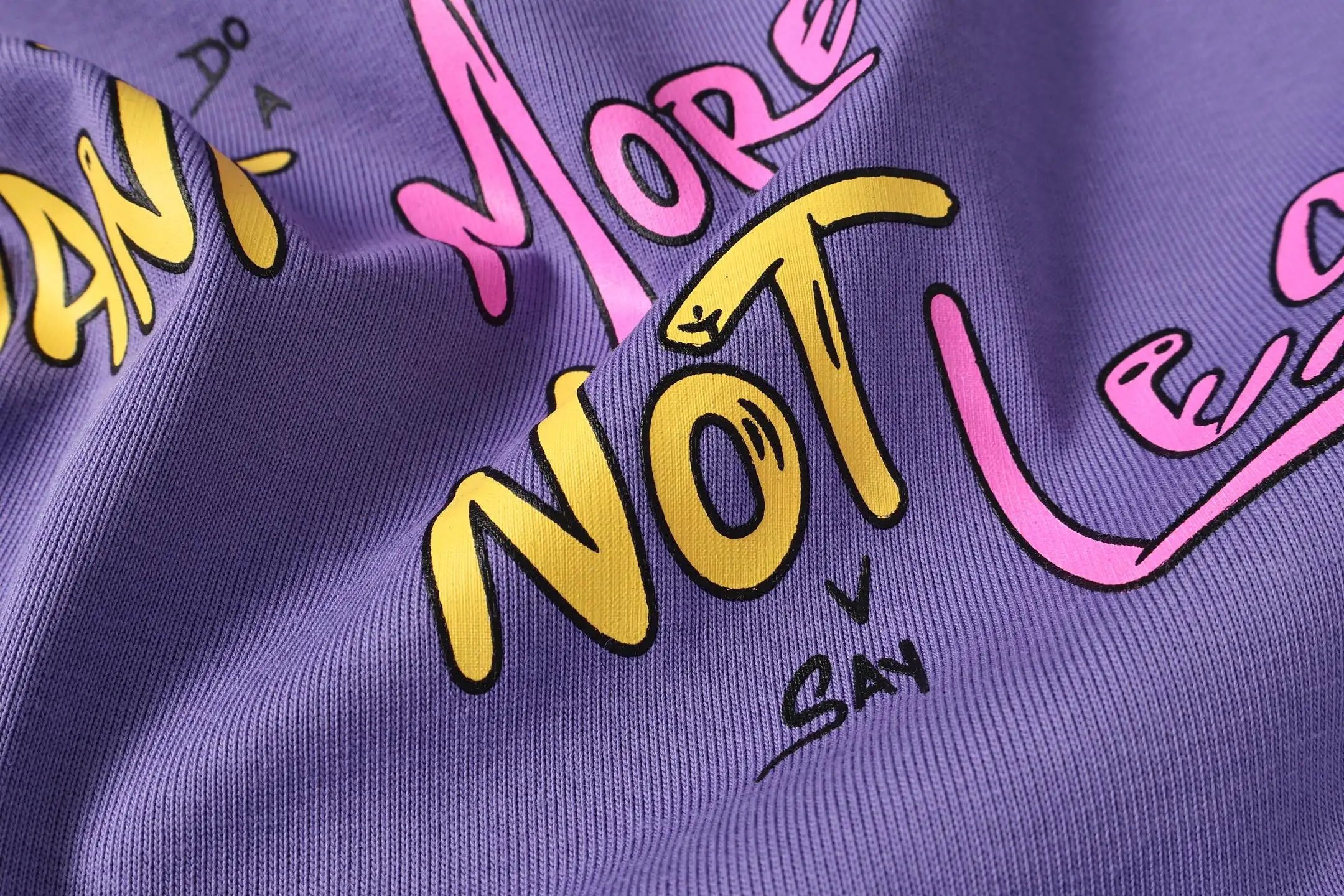 Graffiti Print Long-Sleeve Pocket T-Shirt D10013569 — view 9
