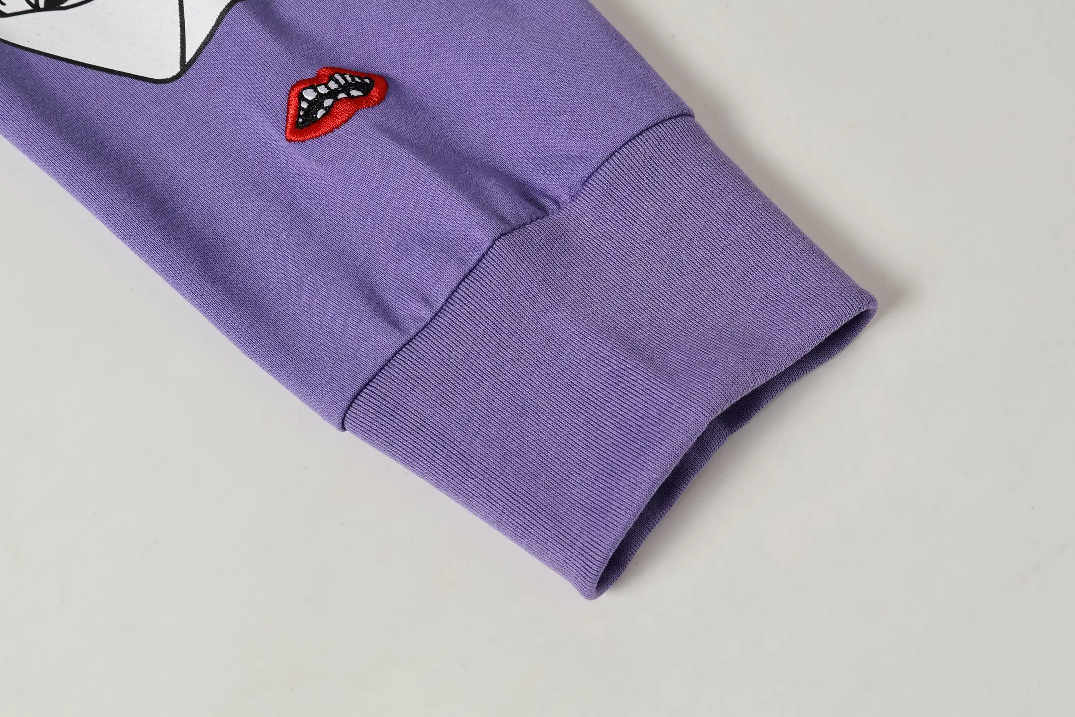 Graffiti Print Long-Sleeve Pocket T-Shirt D10013569 — view 10