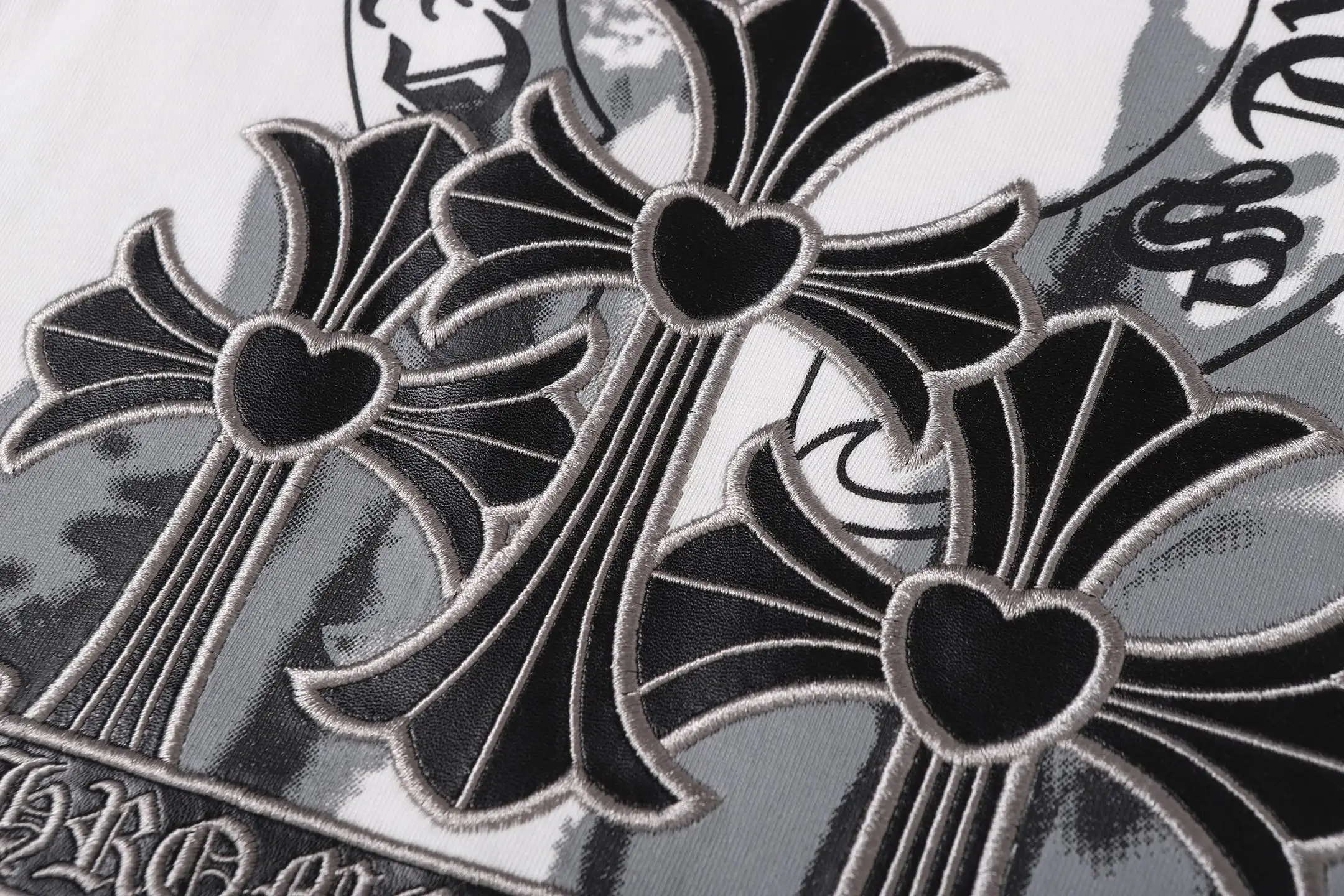 Chrome Hearts Cross Graphic Embroidered T-Shirt D11013691 — view 9