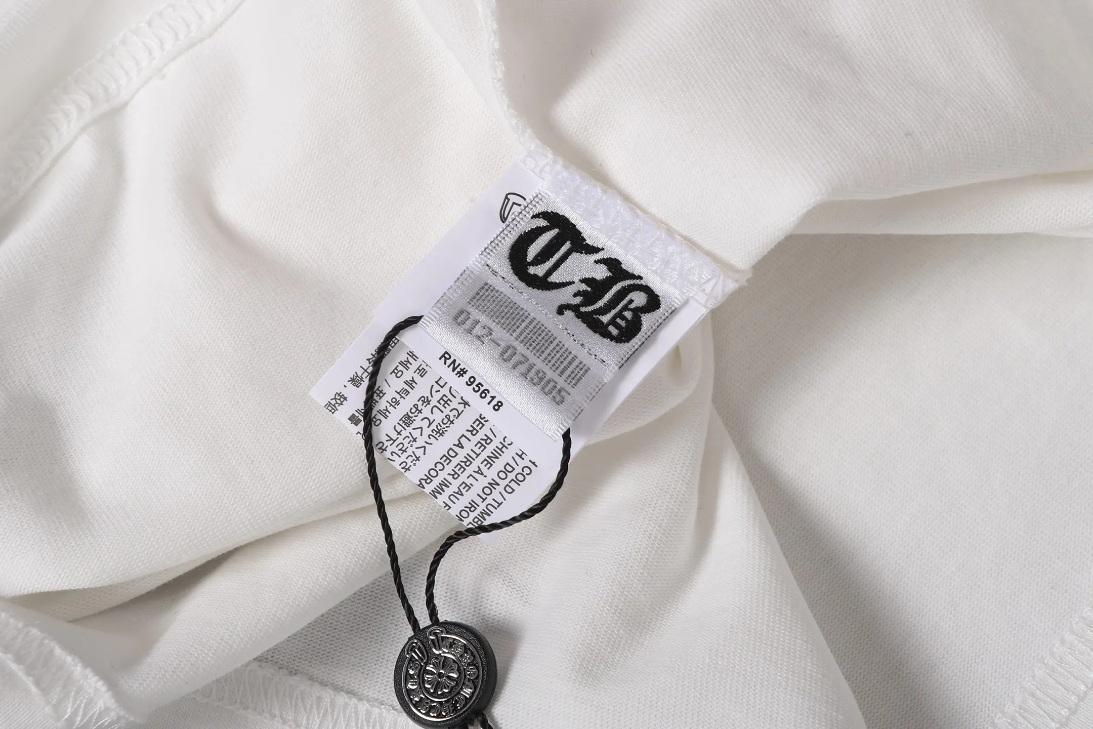Chrome Hearts Cross Graphic Embroidered T-Shirt D11013691 — view 12