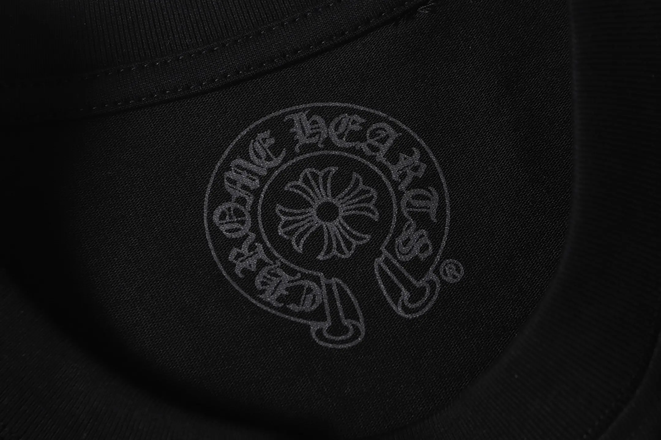 Horseshoe Logo Glow-in-the-Dark T-Shirt D10013700 — view 5