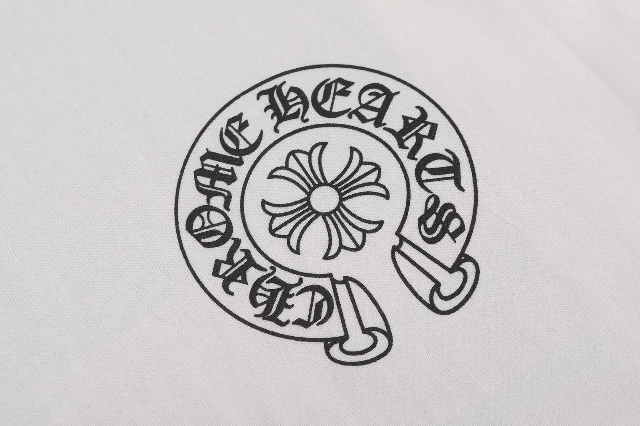 Chrome Hearts Horseshoe Flag Print T-Shirt D9513697 — view 6