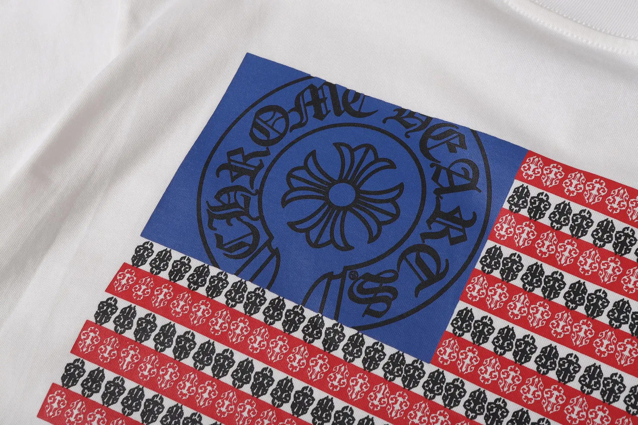 Chrome Hearts Horseshoe Flag Print T-Shirt D9513697 — view 9