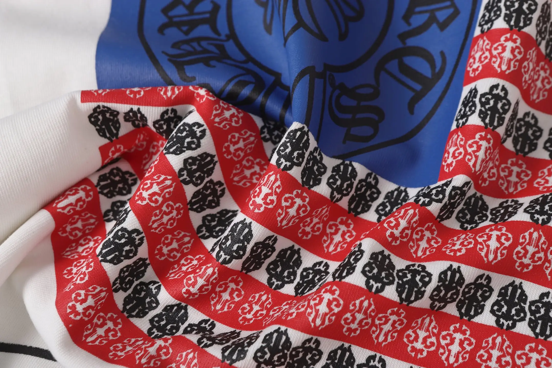 Chrome Hearts Horseshoe Flag Print T-Shirt D9513697 — view 11